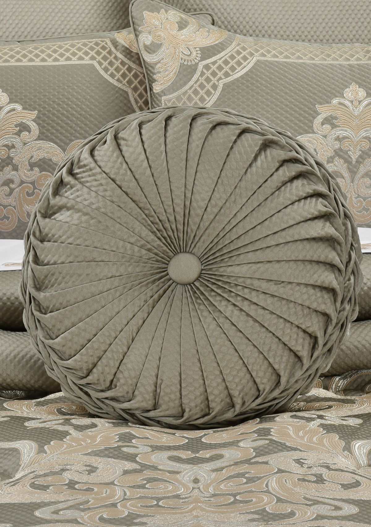 Piazza Tufted Round Decorative Throw Pillow