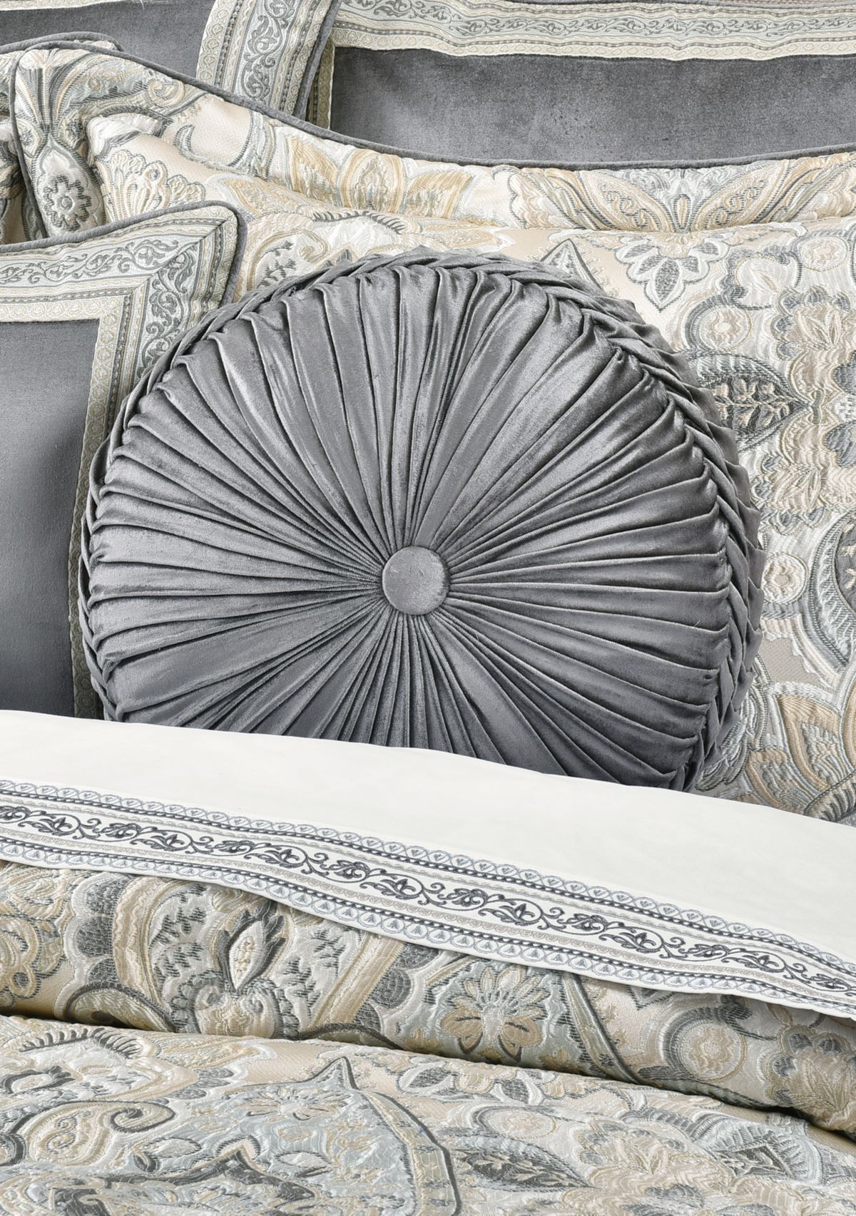 Annabelle Tufted Round Decorative Throw Pillow