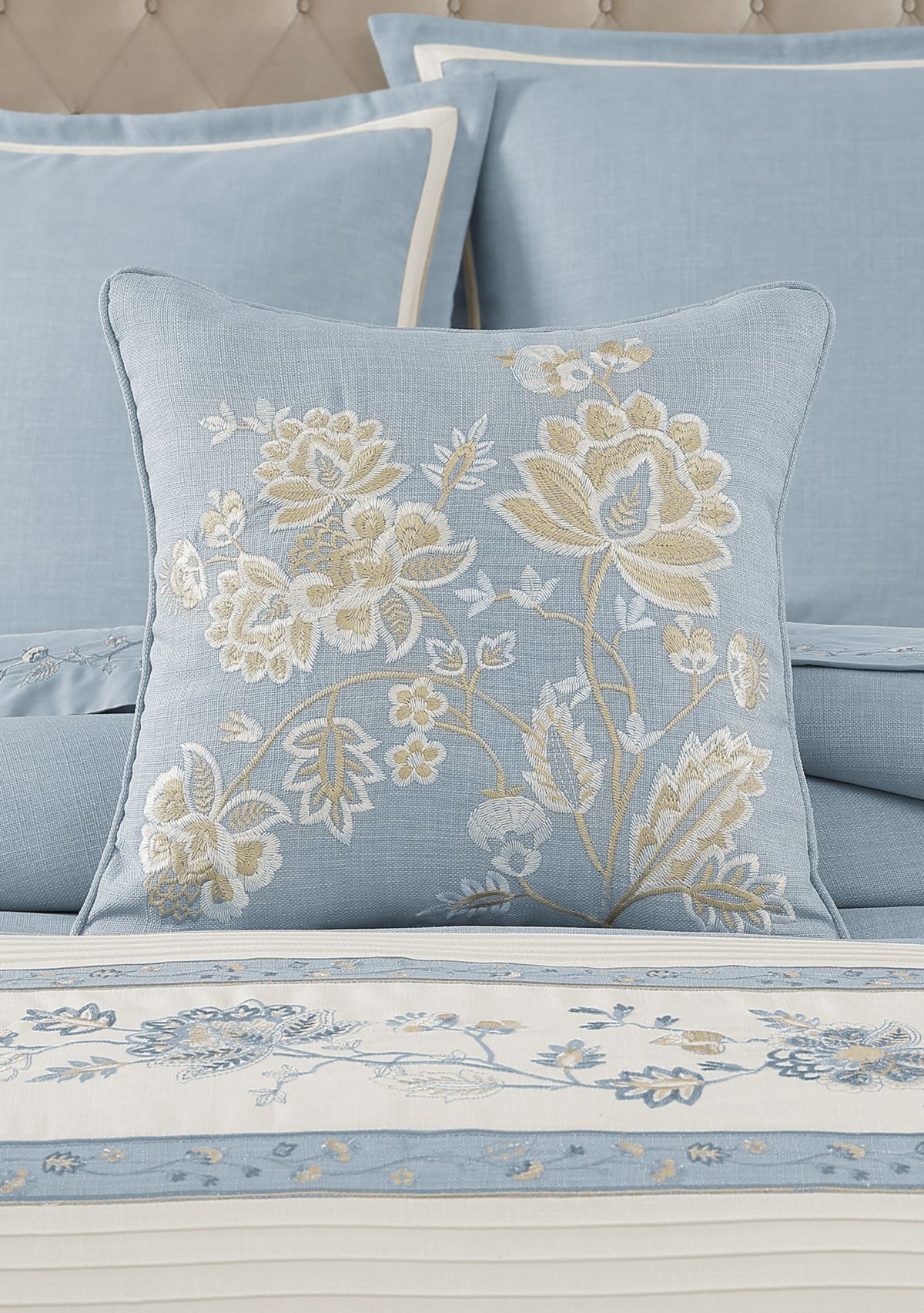 Garden Bloom 18" Square Decorative Throw Pillow
