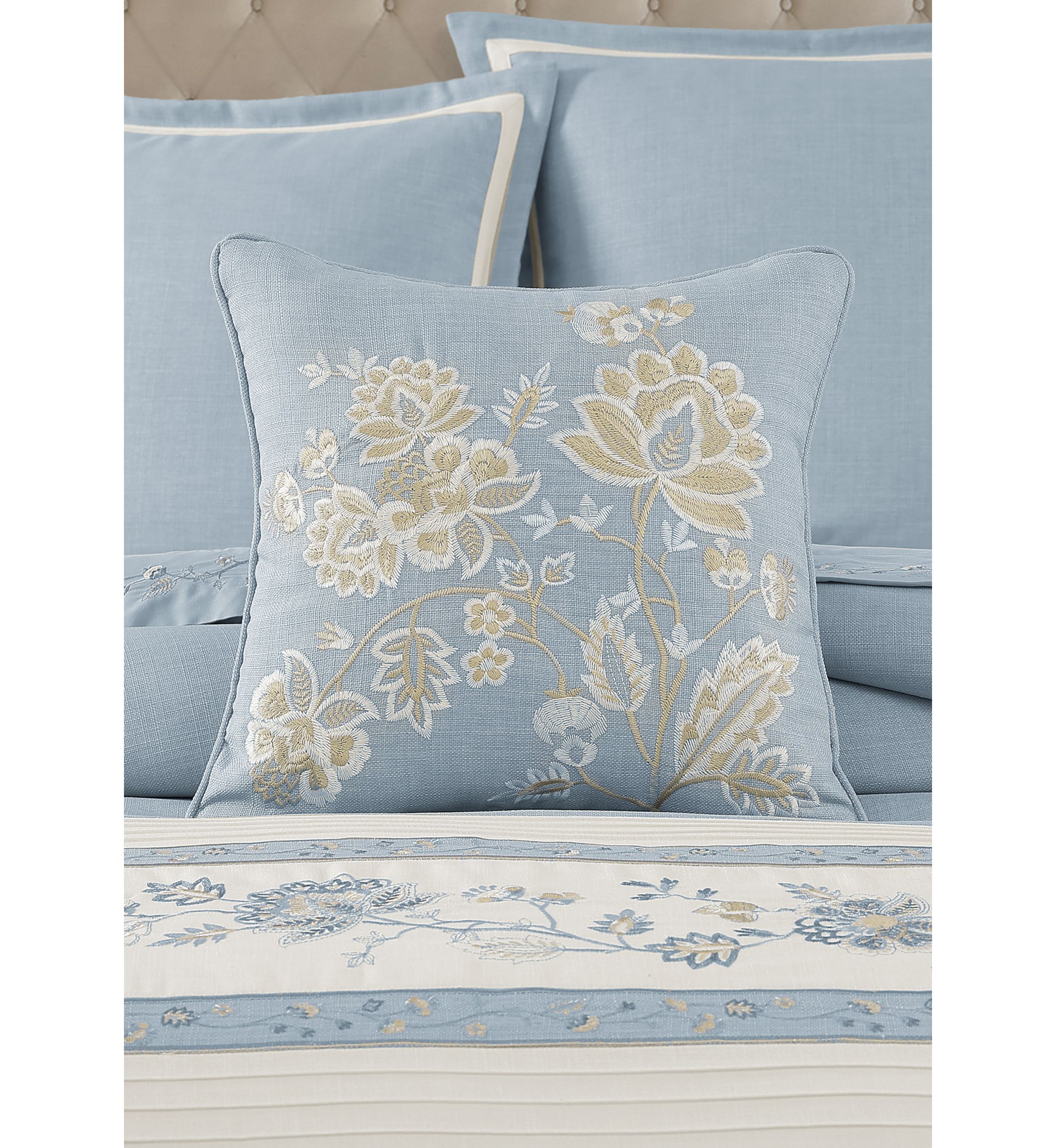 Garden Bloom 18" Square Decorative Throw Pillow