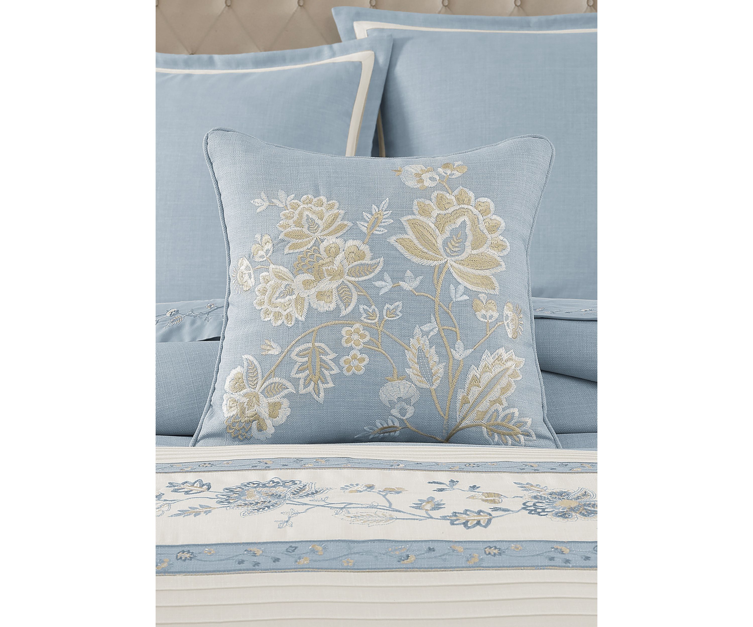 Garden Bloom 18" Square Decorative Throw Pillow