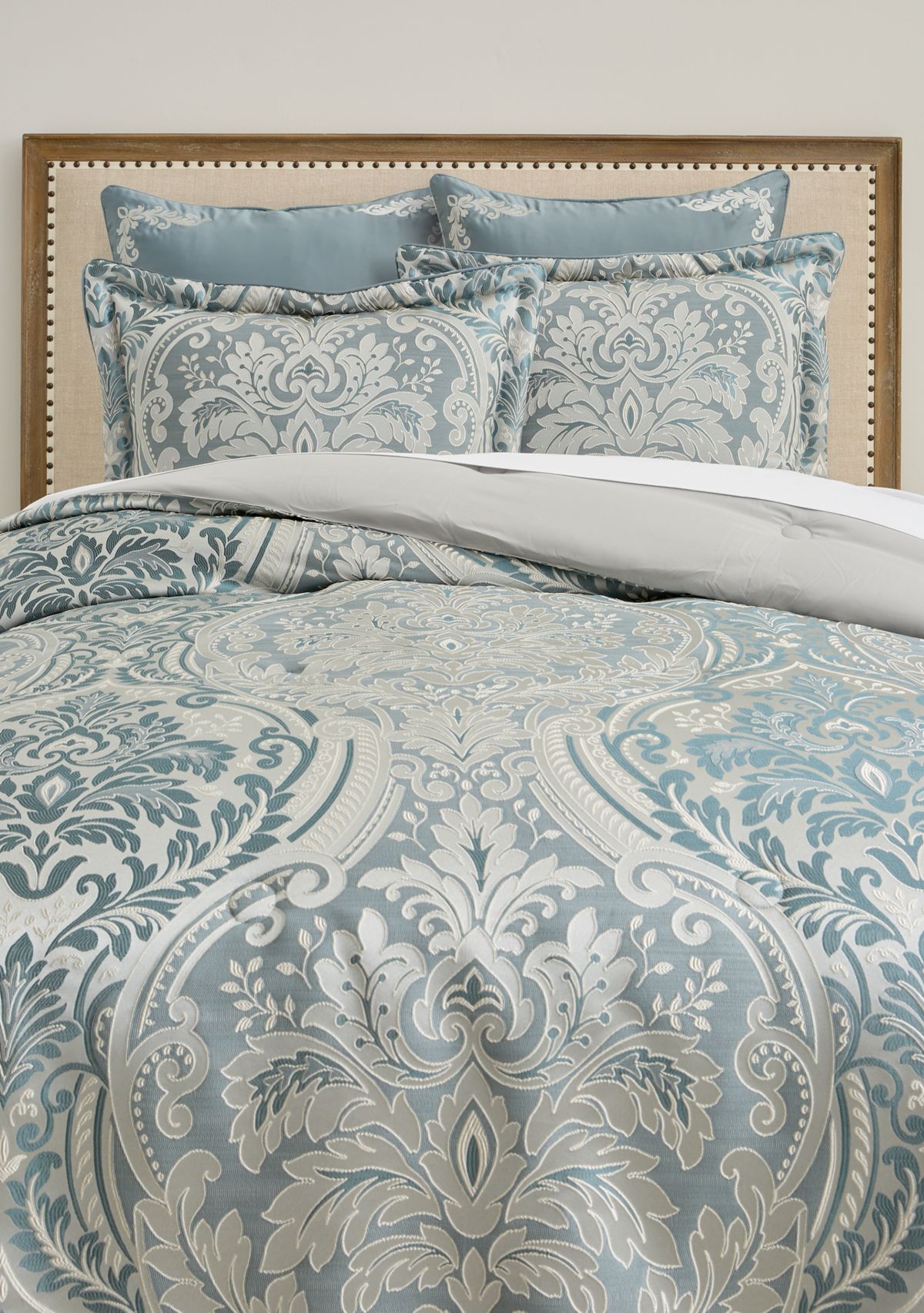 Renata Comforter Set