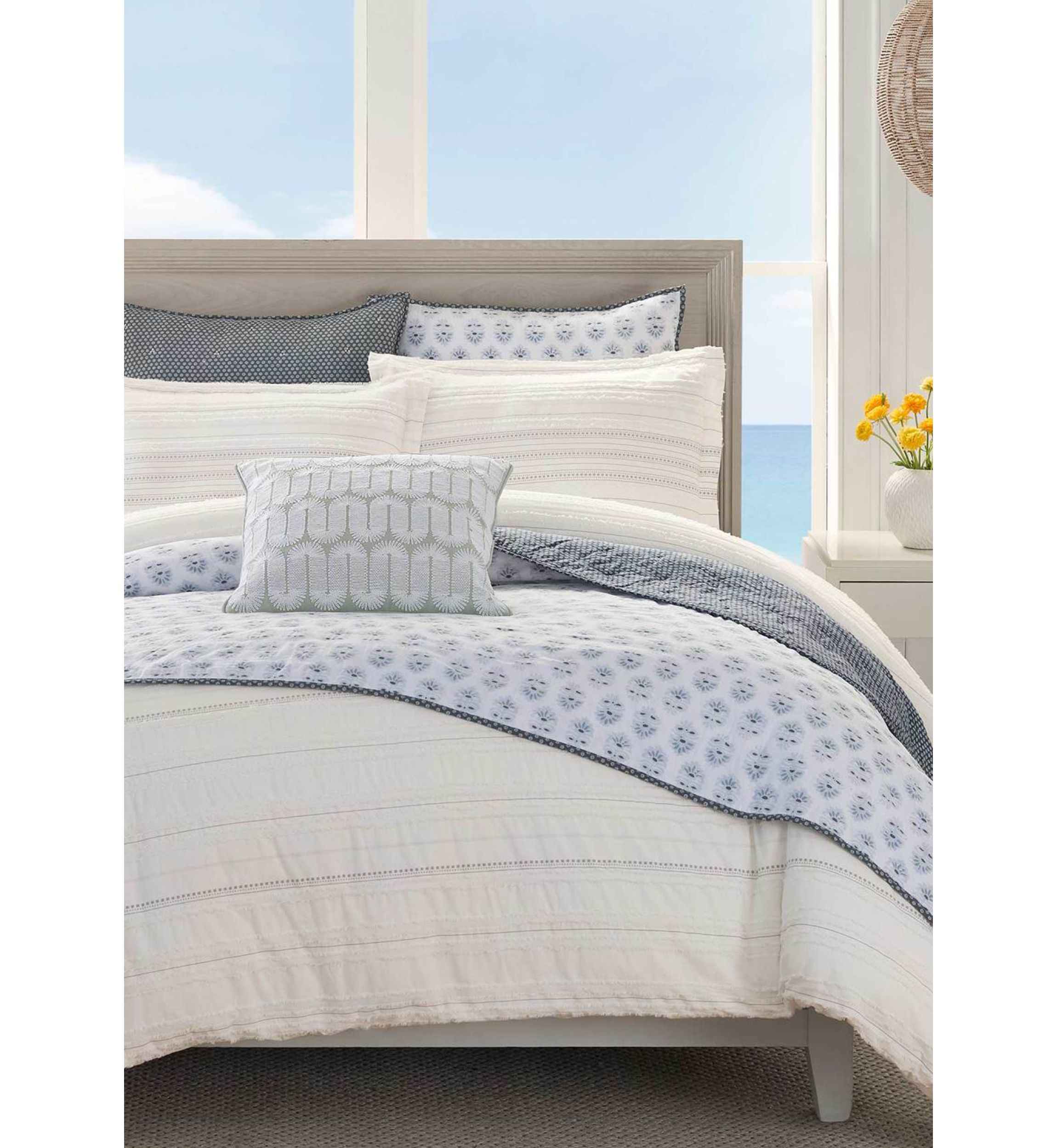 Oceanside Gray/White Comforter Set