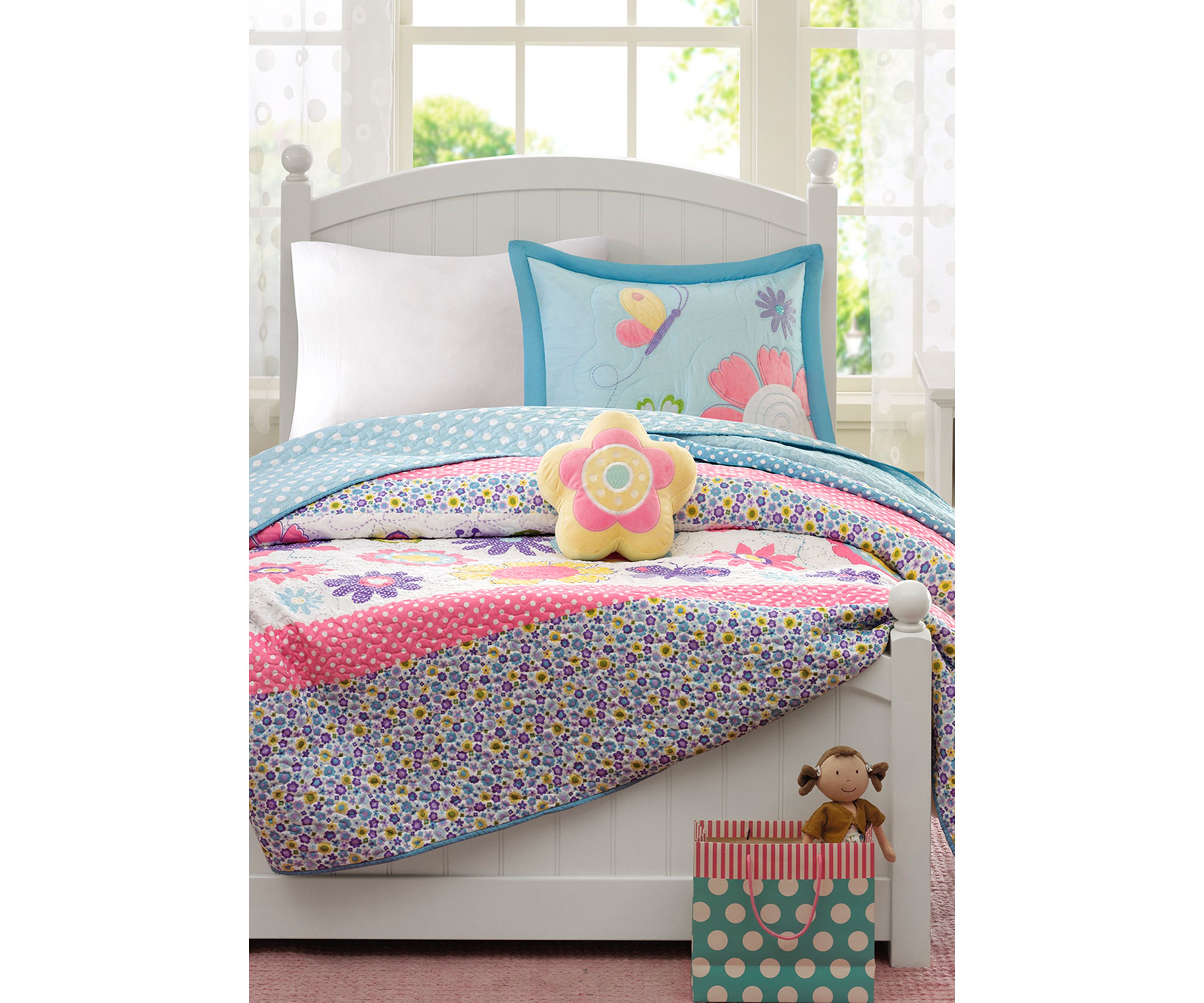 Crazy Daisy Reversible Coverlet Set