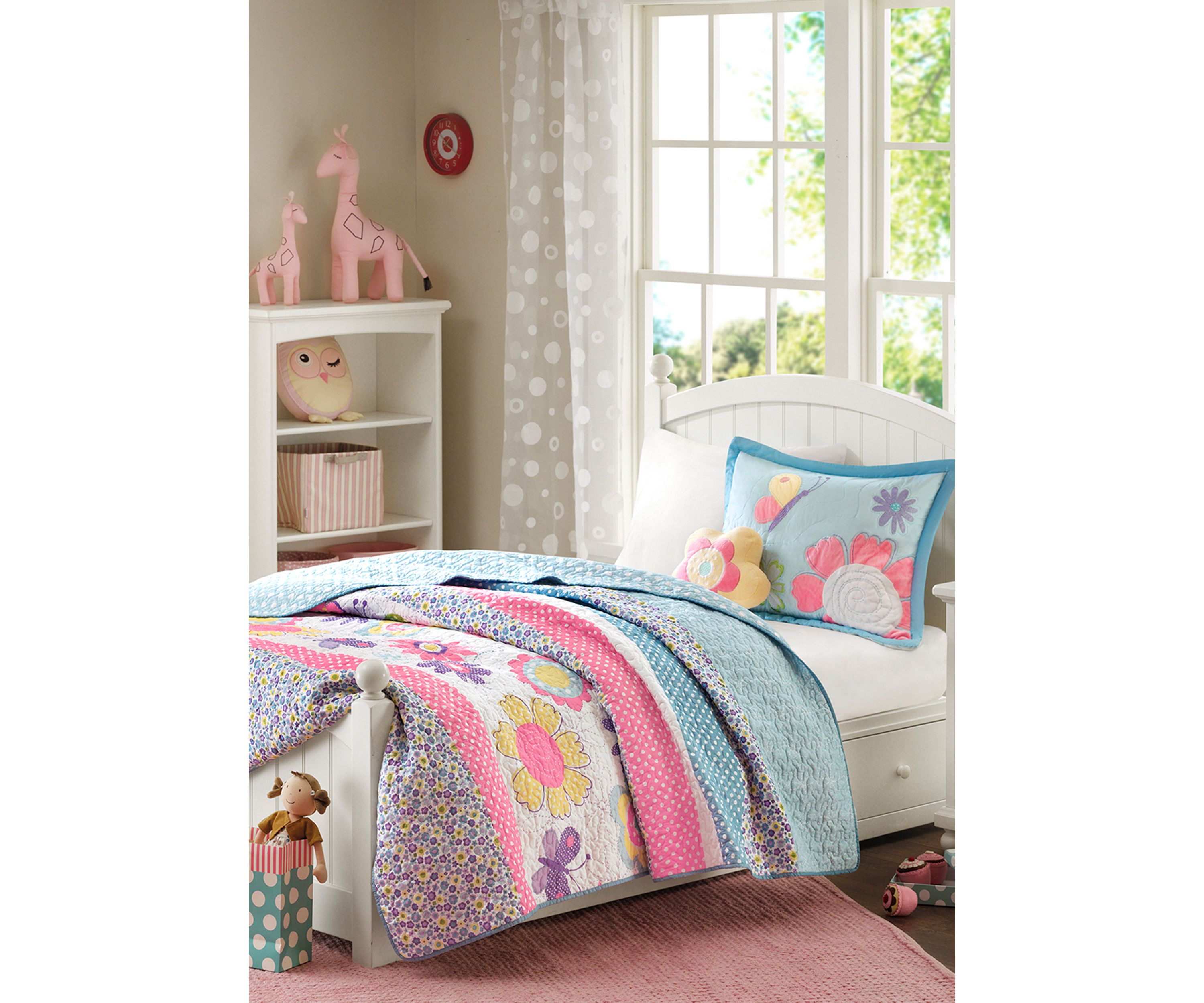 Crazy Daisy Reversible Coverlet Set