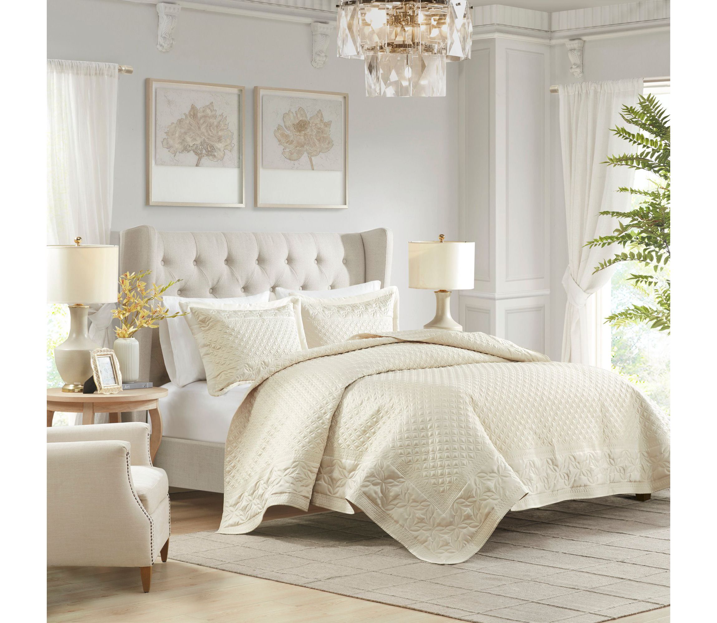 Versailles 3 Piece Quilt Set