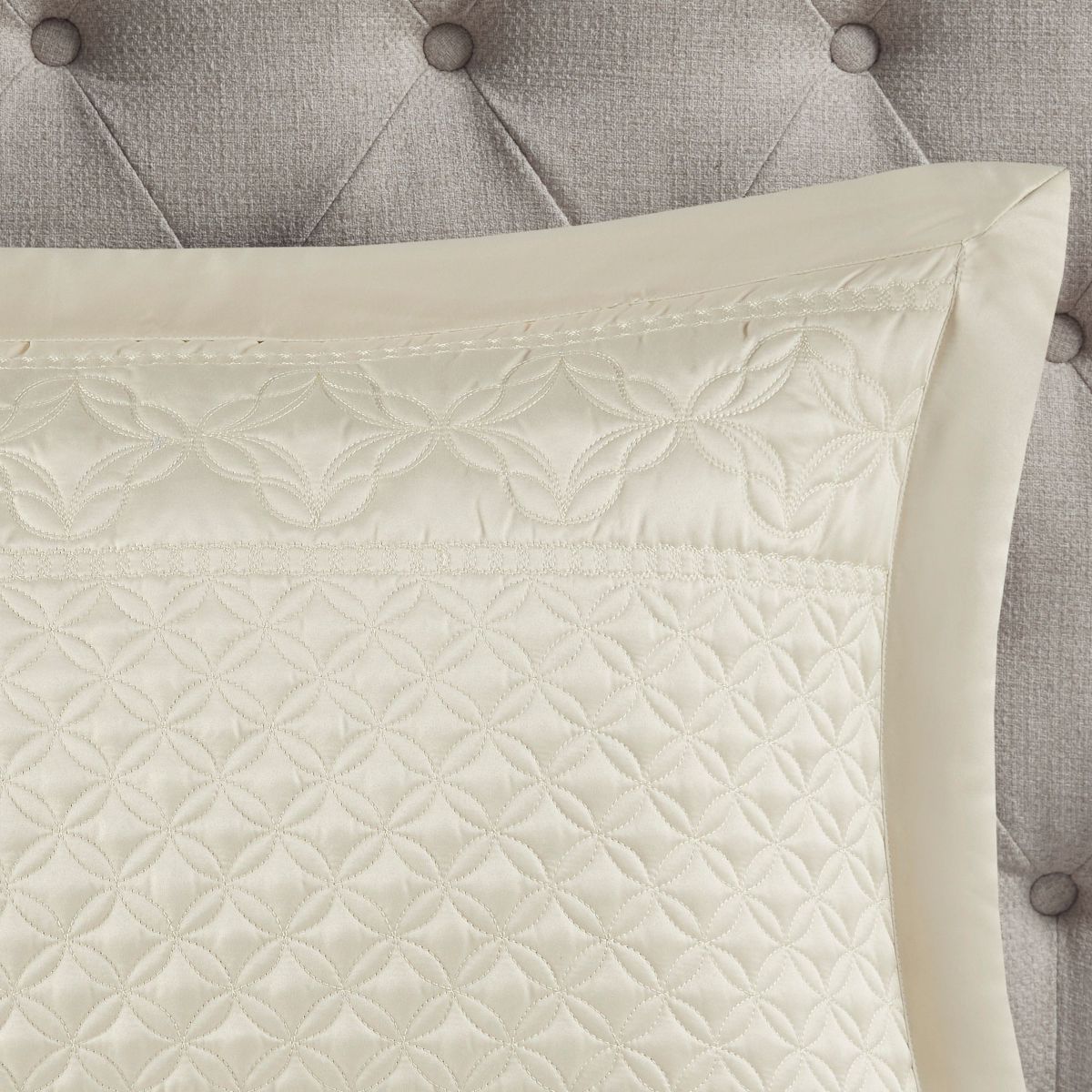 Versailles 3 Piece Quilt Set
