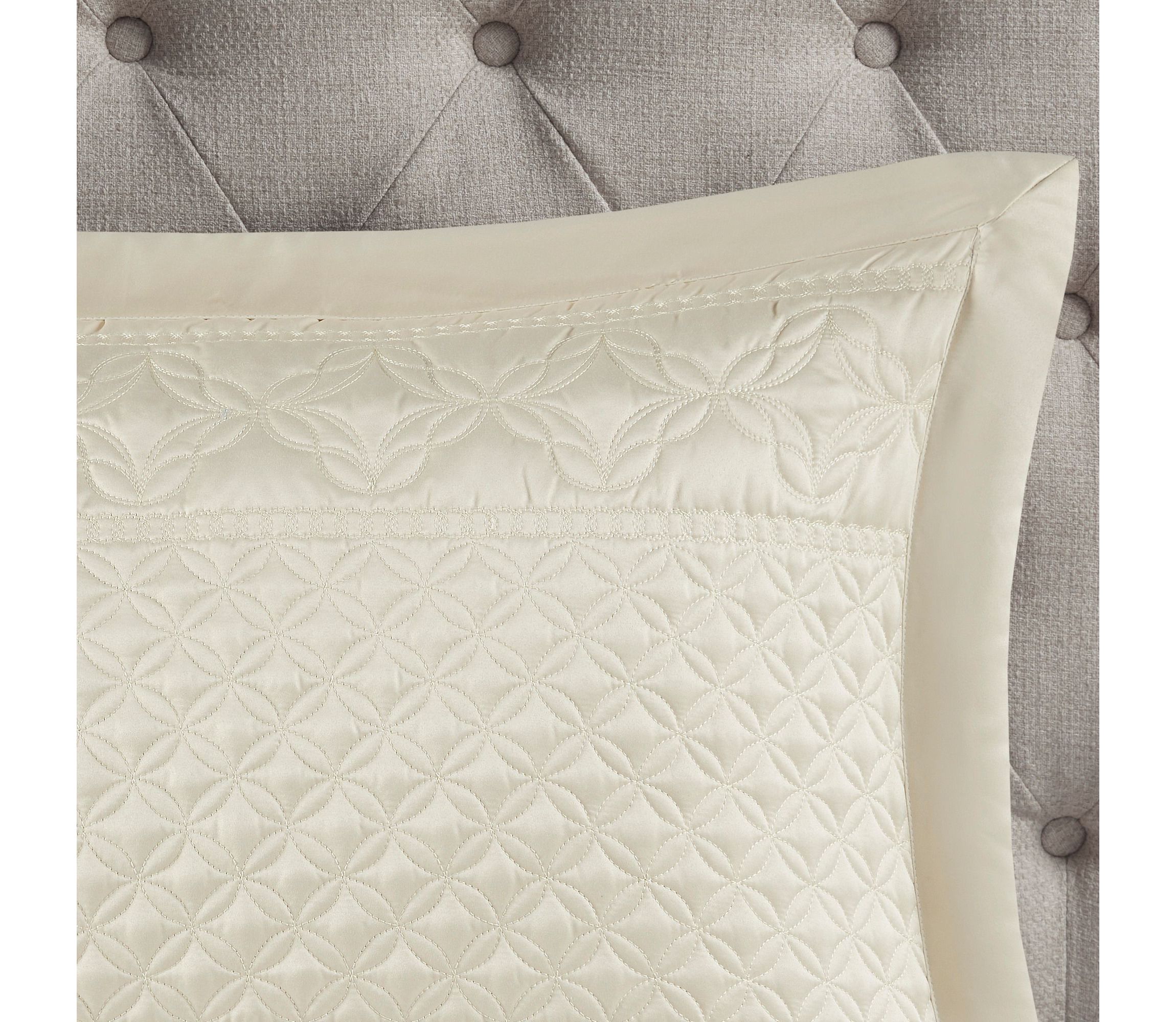 Versailles 3 Piece Quilt Set