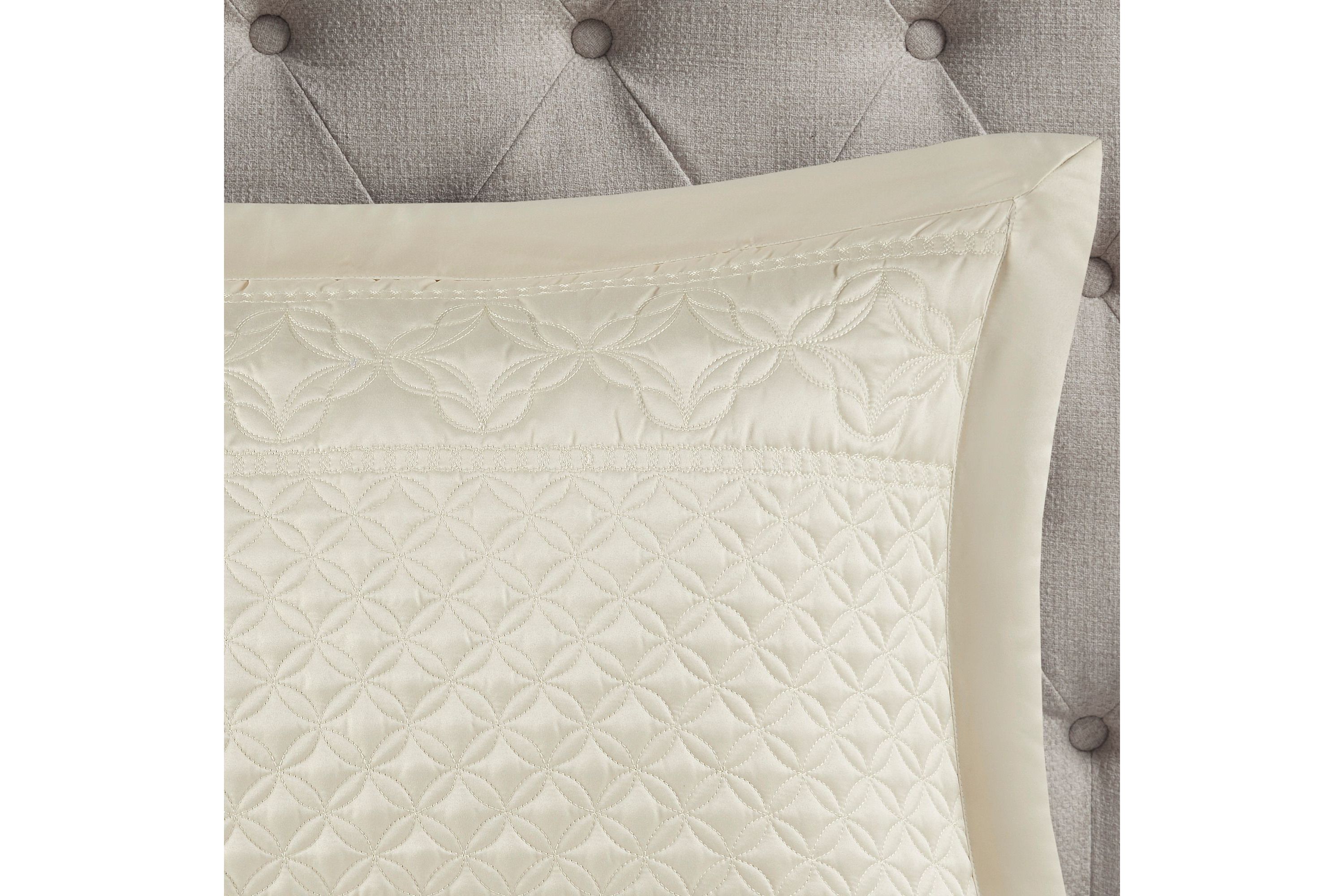 Versailles 3 Piece Quilt Set
