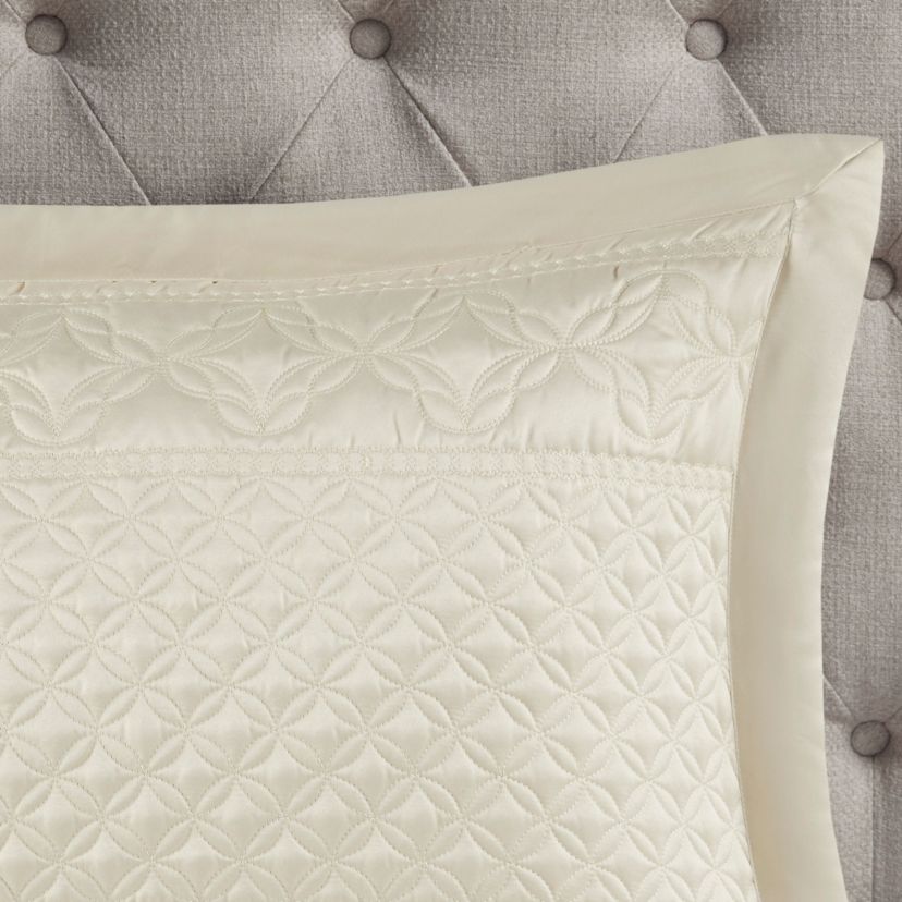 Versailles 3 Piece Quilt Set