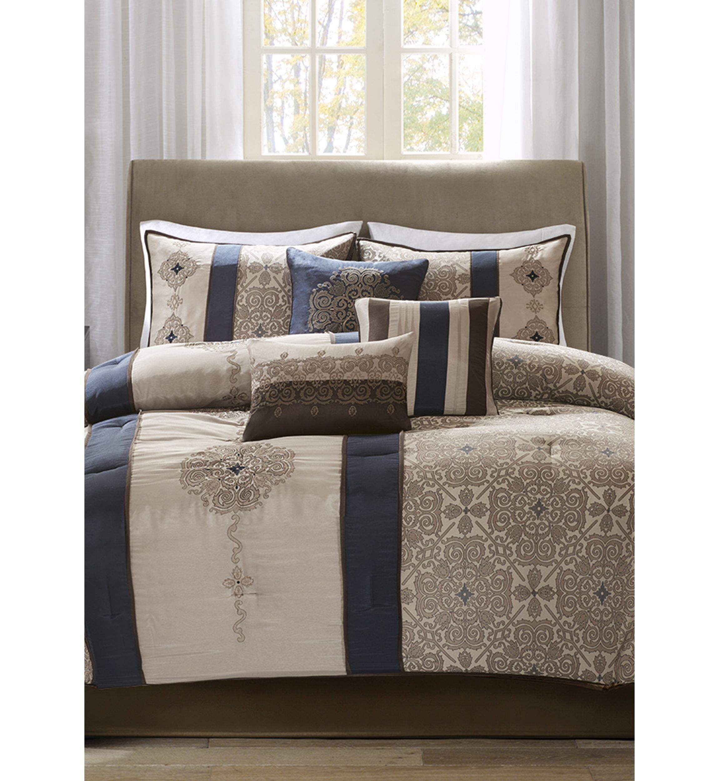 Donovan	7-Piece Jacquard Comforter Set- Navy 