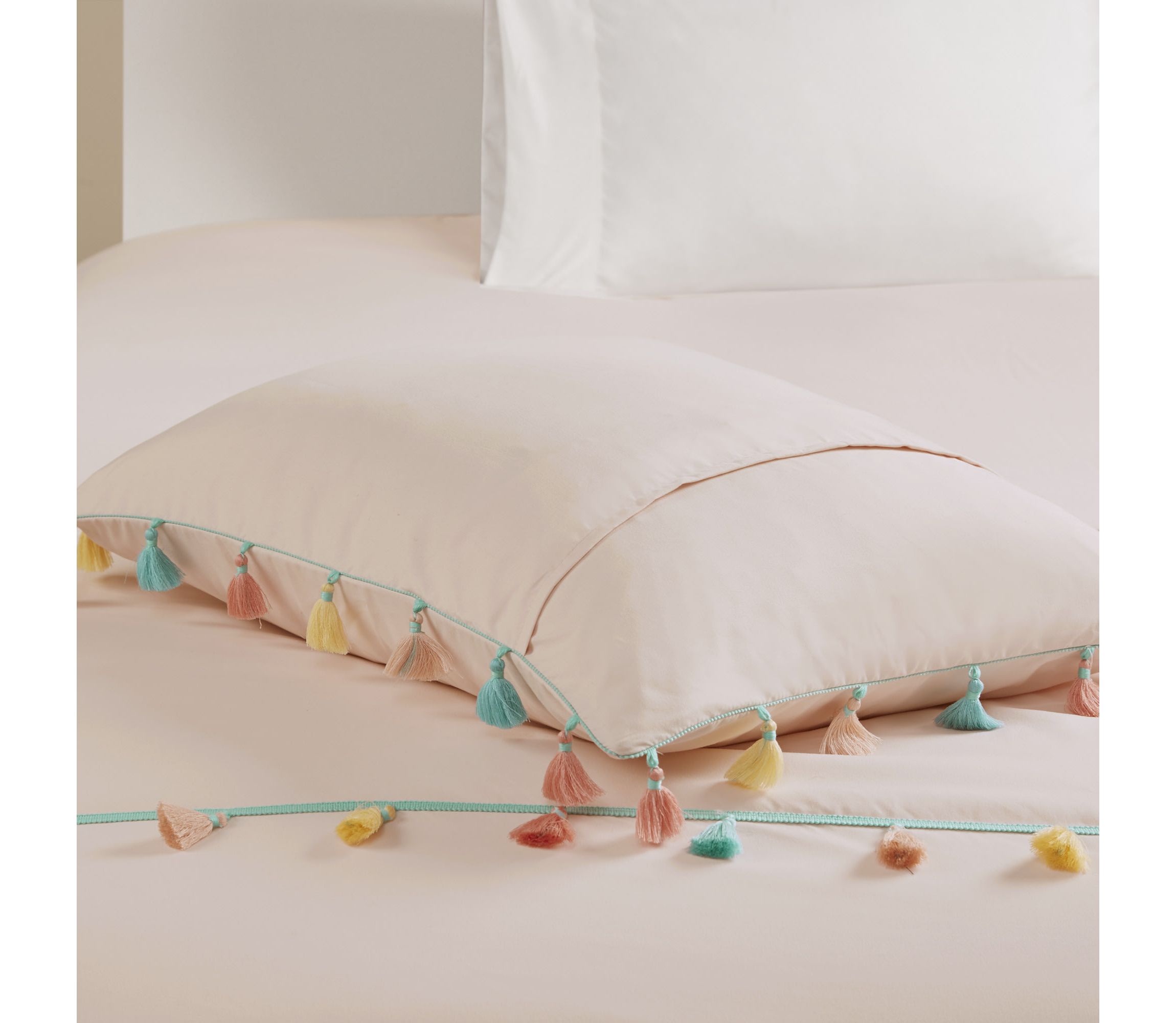 Tassel Comforter Set with Heart Shaped Throw Pillow