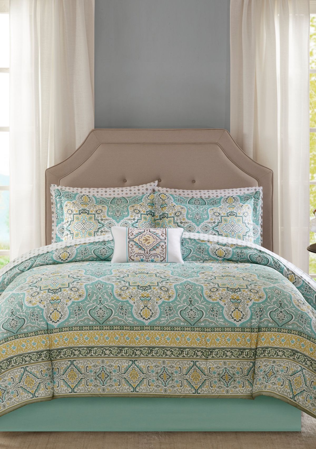 Madison Park Essentials Cara Complete Comforter Set 