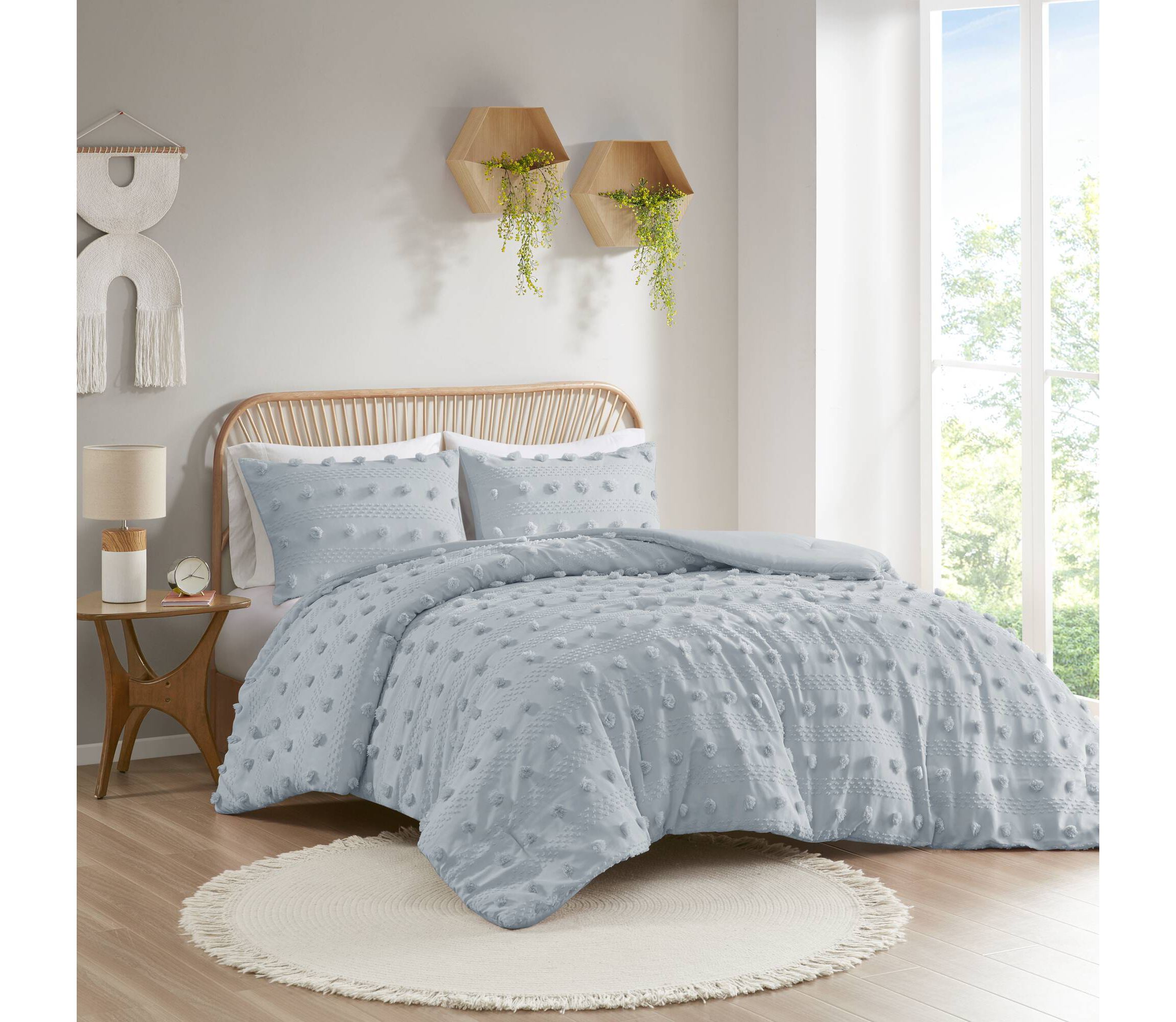 Lucy Clip Jacquard Comforter Set