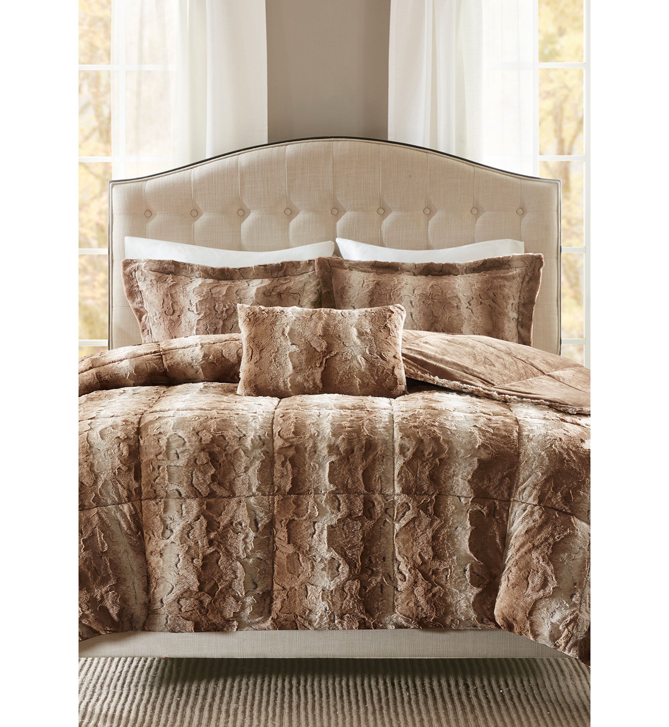Zuri 4 Piece Faux Fur Comforter Set