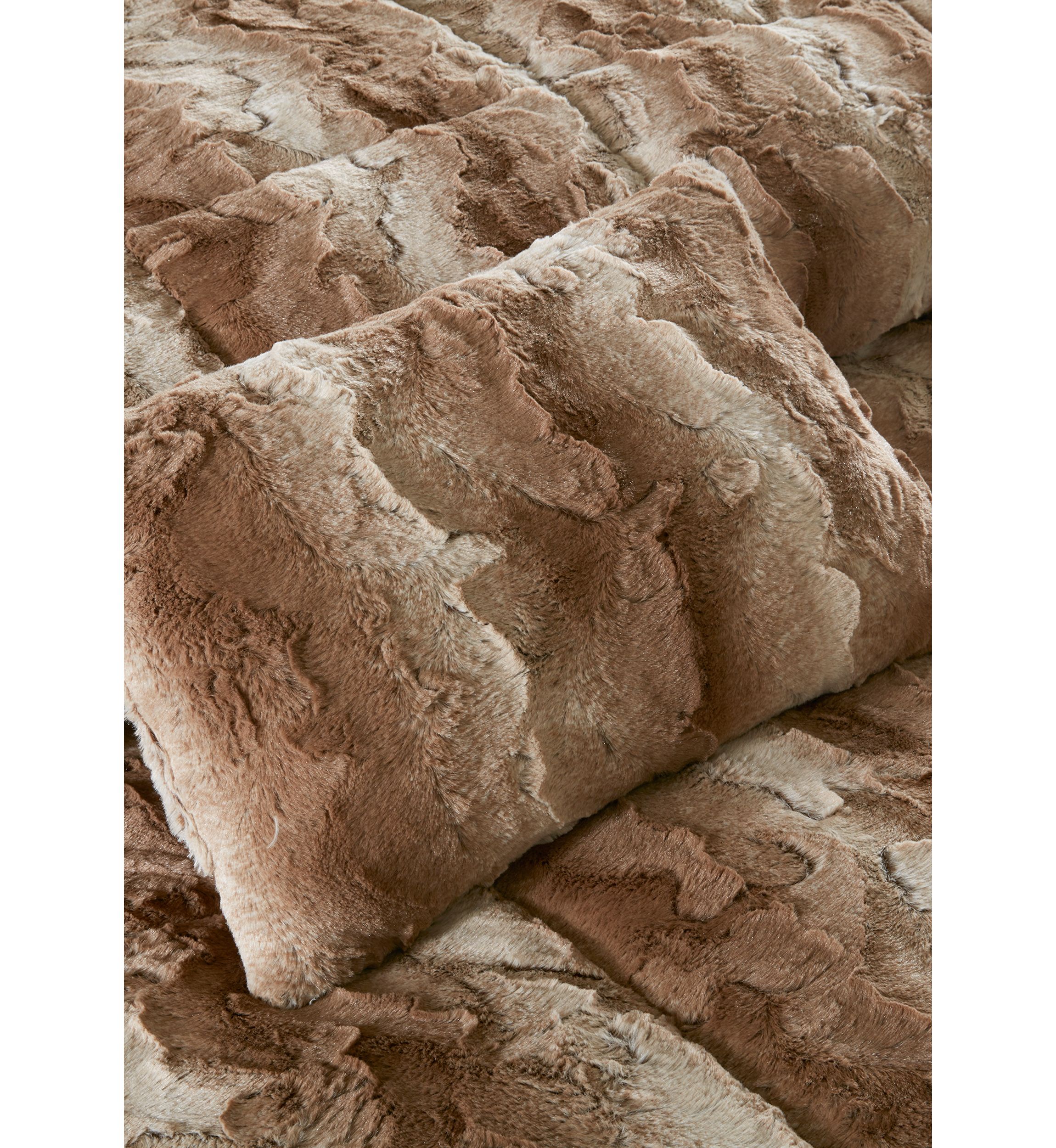 Zuri 4 Piece Faux Fur Comforter Set