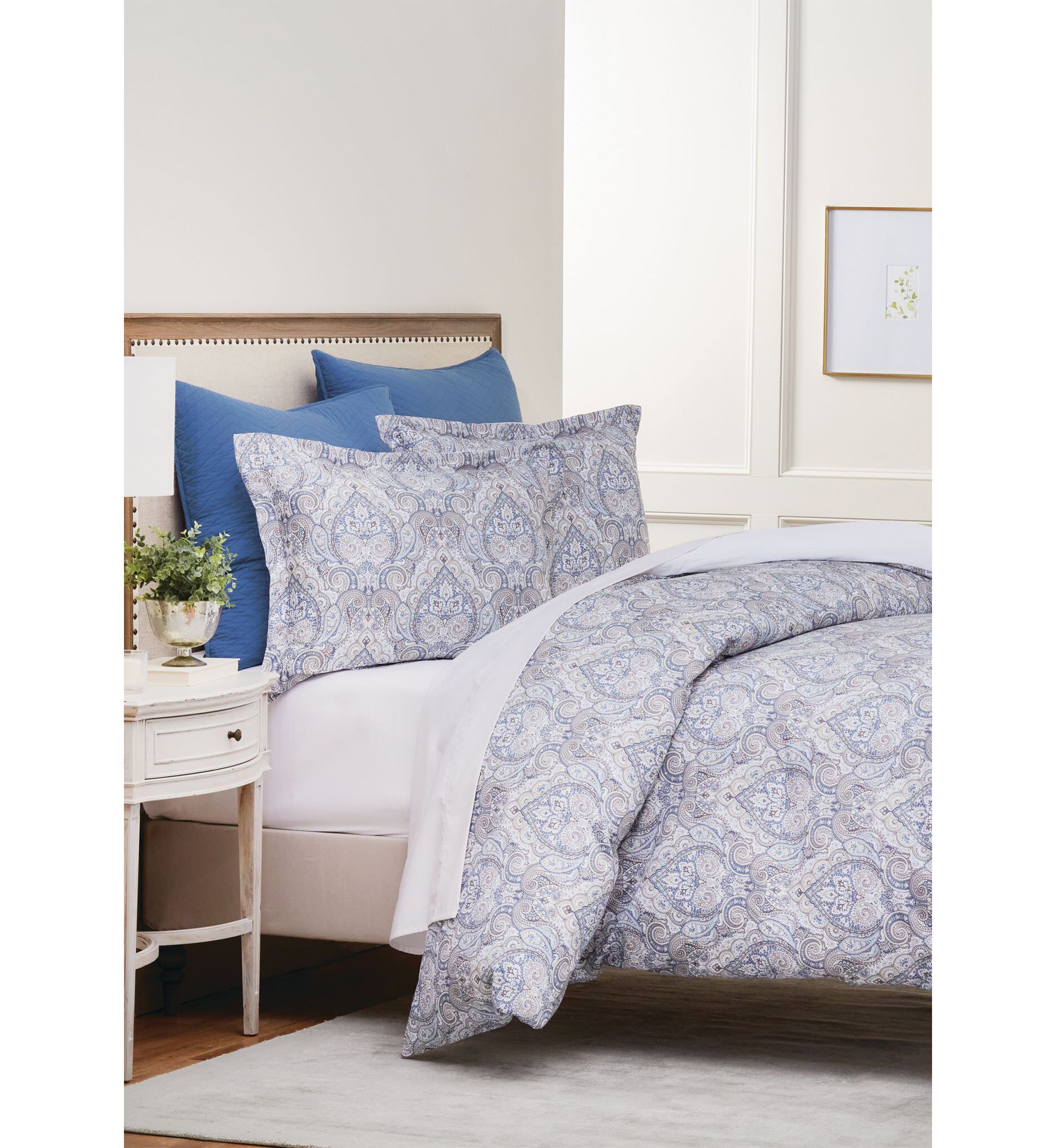 Motivo Queen Comforter Set