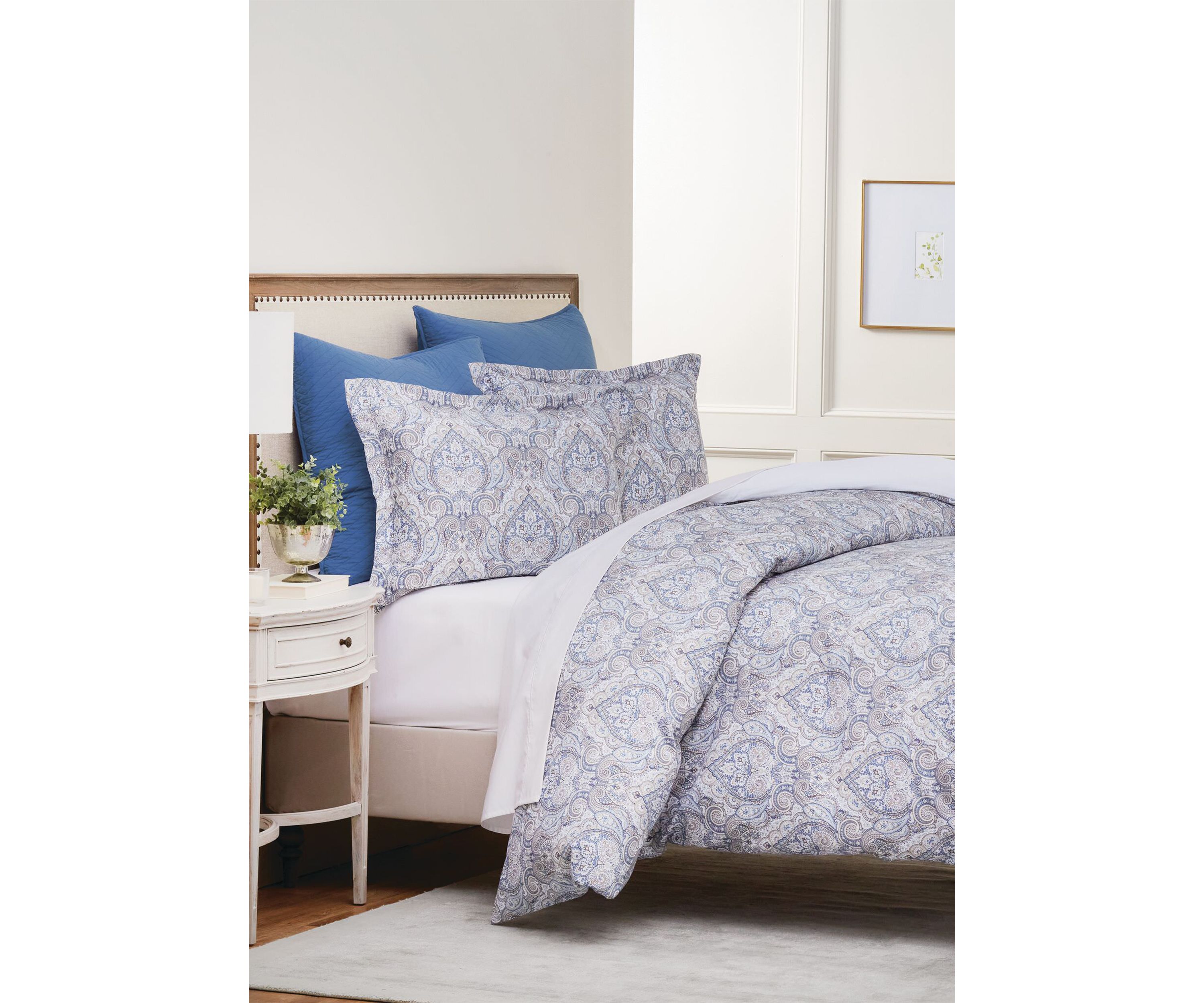 Motivo Queen Comforter Set