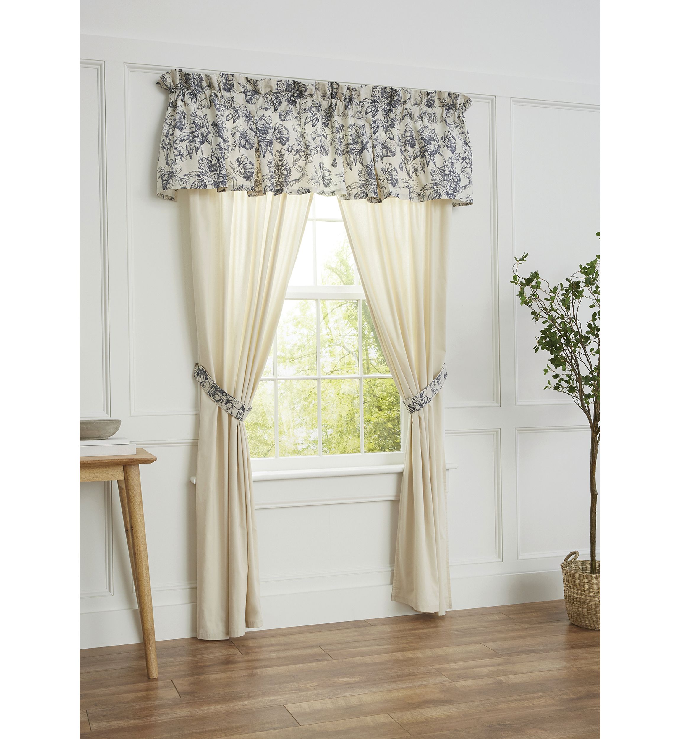 Adora Valance