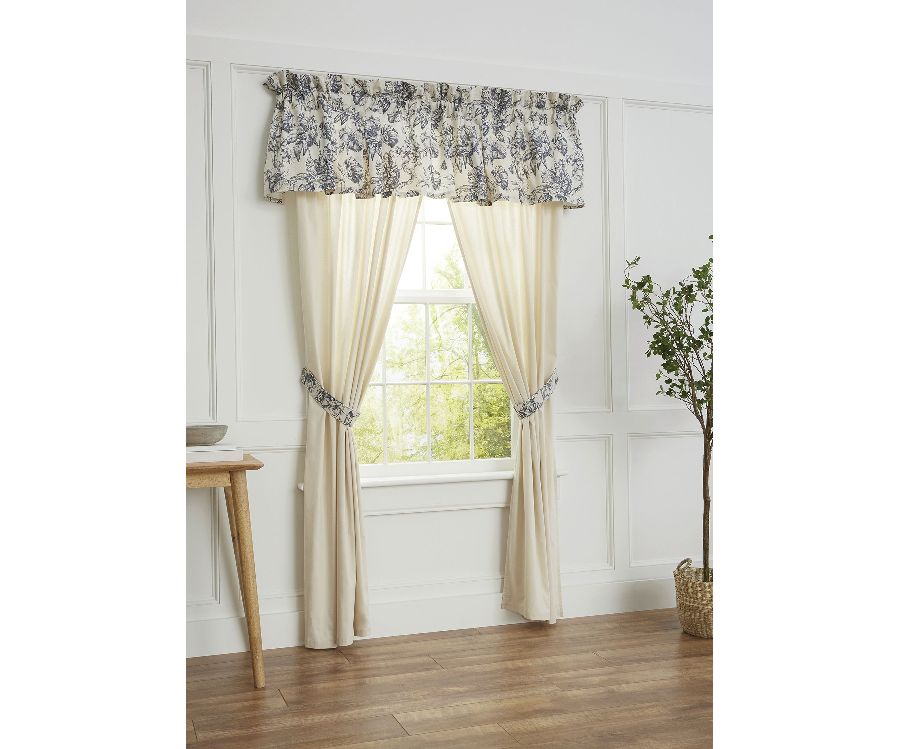 Adora Valance
