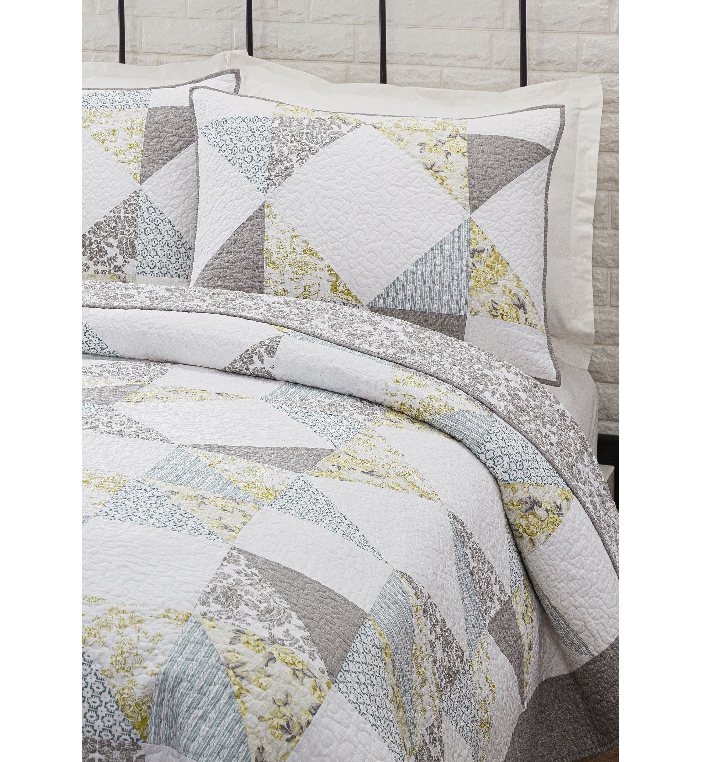 Reine-Marie 3-Piece Quilt Set