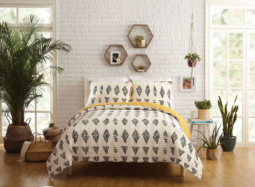 Prosperity Quilt Set by Jungalow