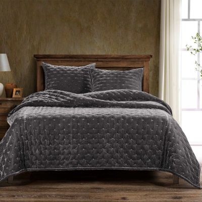 HiEnd Accents Stella Solid Color Faux Silk Velvet Romantic Modern Rustic 1 Piece Quilt, King/California King
