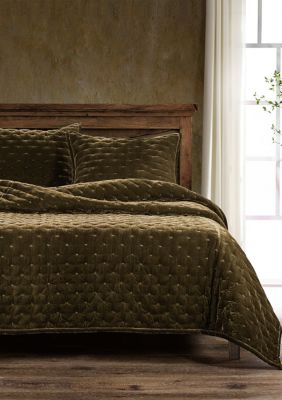 HiEnd Accents Stella Solid Color Faux Silk Velvet Romantic Modern Rustic 3 Piece Quilt Set with Pillow Shams, Green, King/California King