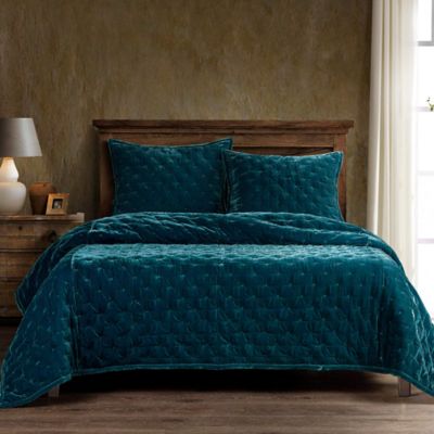 HiEnd Accents Stella Solid Color Faux Silk Velvet Romantic Modern Rustic 3 Piece Quilt Set with Pillow Shams, Teal, Full/Queen