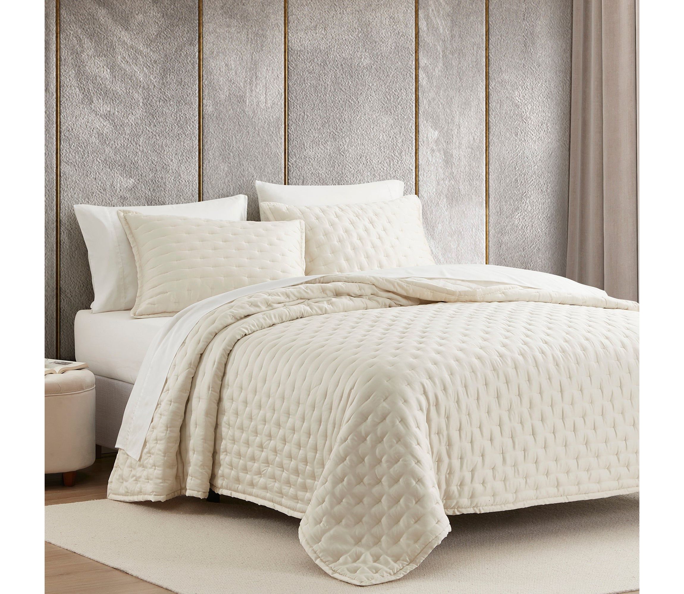 HiEnd Accents Premium 100% Lyocell Silky Soft Modern Contemporary 1 Piece Quilt