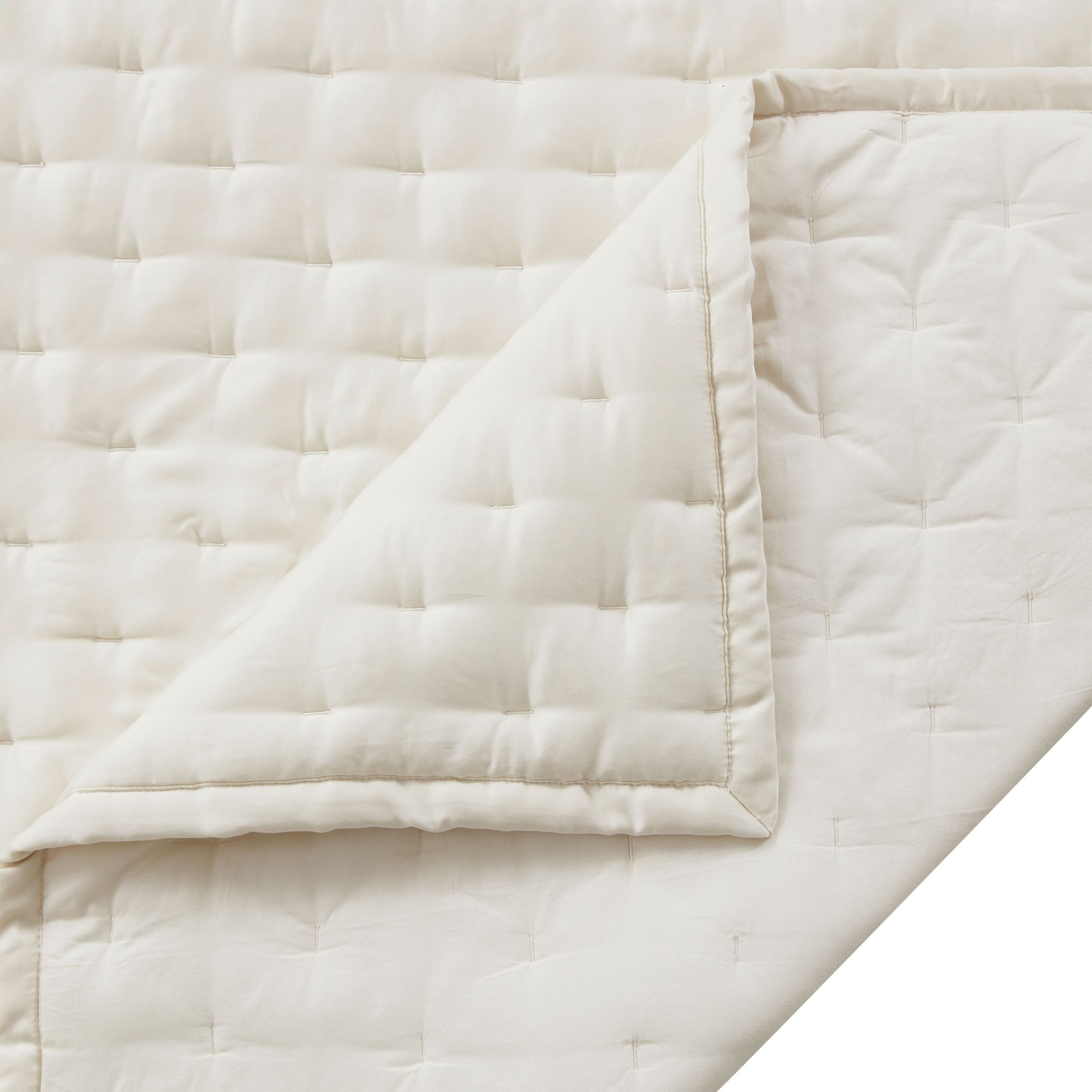 HiEnd Accents Premium 100% Lyocell Silky Soft Modern Contemporary 1 Piece Quilt