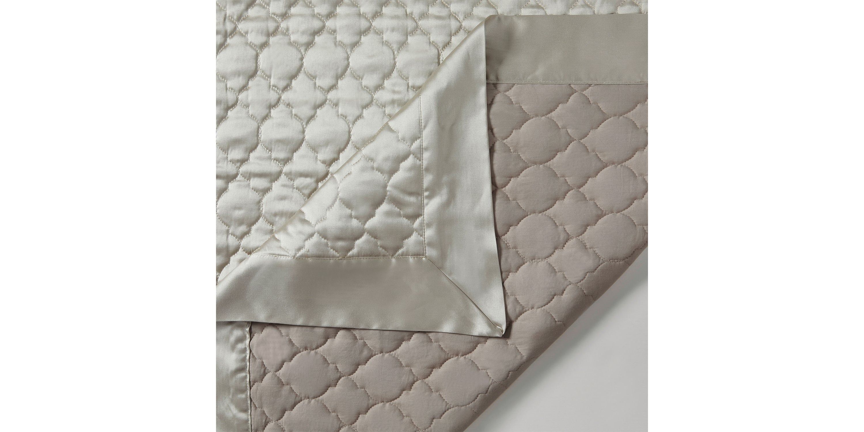 High Shine Satin Quatrefoil Quilt, 1 Piece