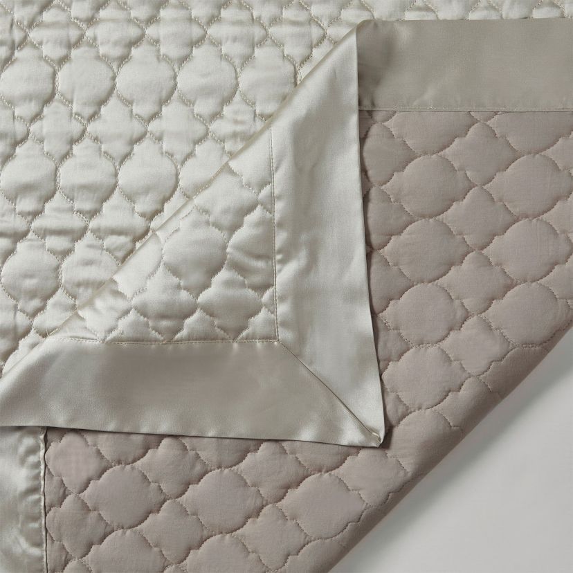 High Shine Satin Quatrefoil Quilt, 1 Piece