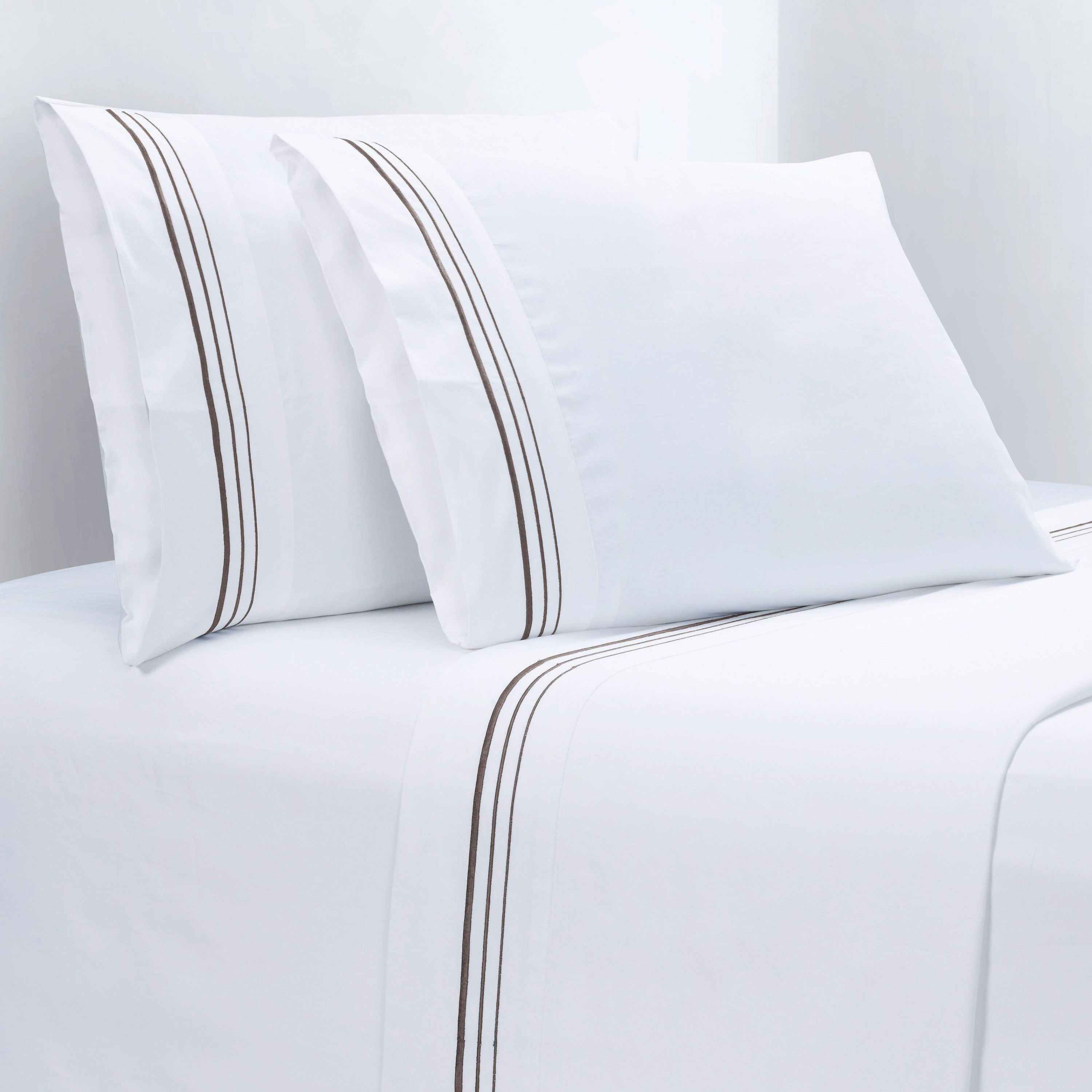 Embroidered Border Sheet Set