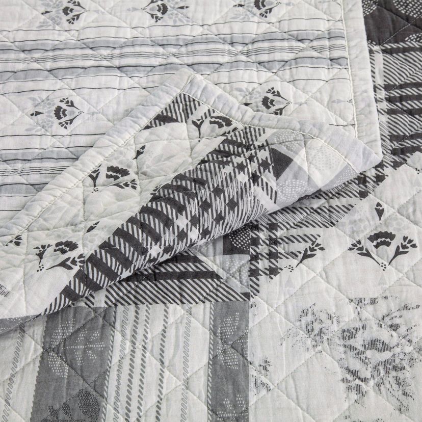 Patchwork Prairie Reversible Quilt Set