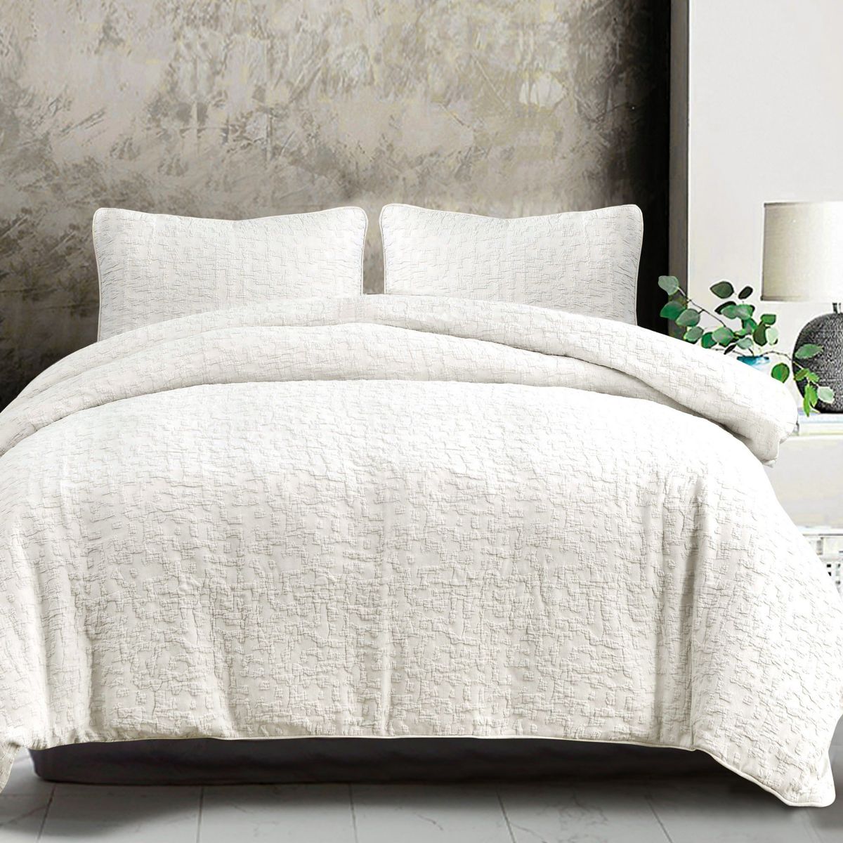 Porto Matelassé Comforter Set