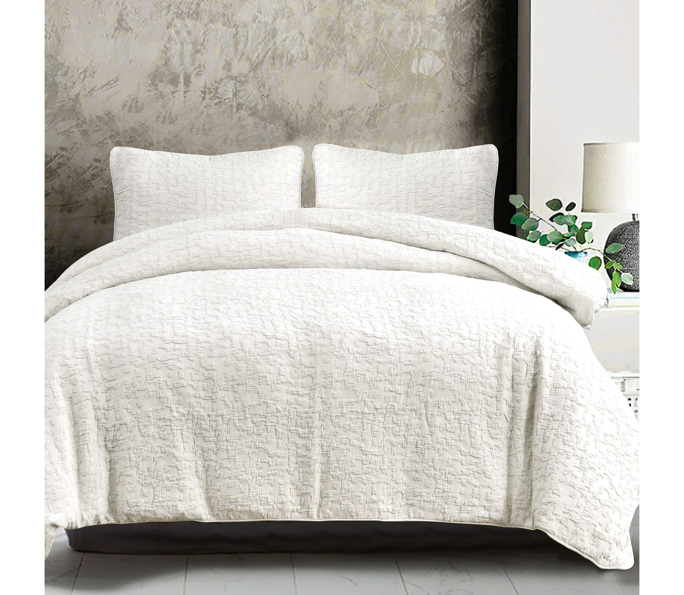 Porto Matelassé Comforter Set