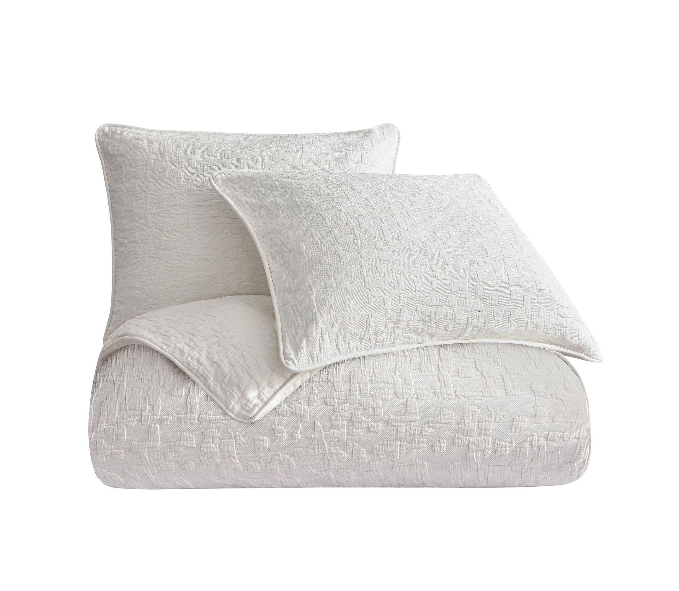Porto Matelassé Comforter Set