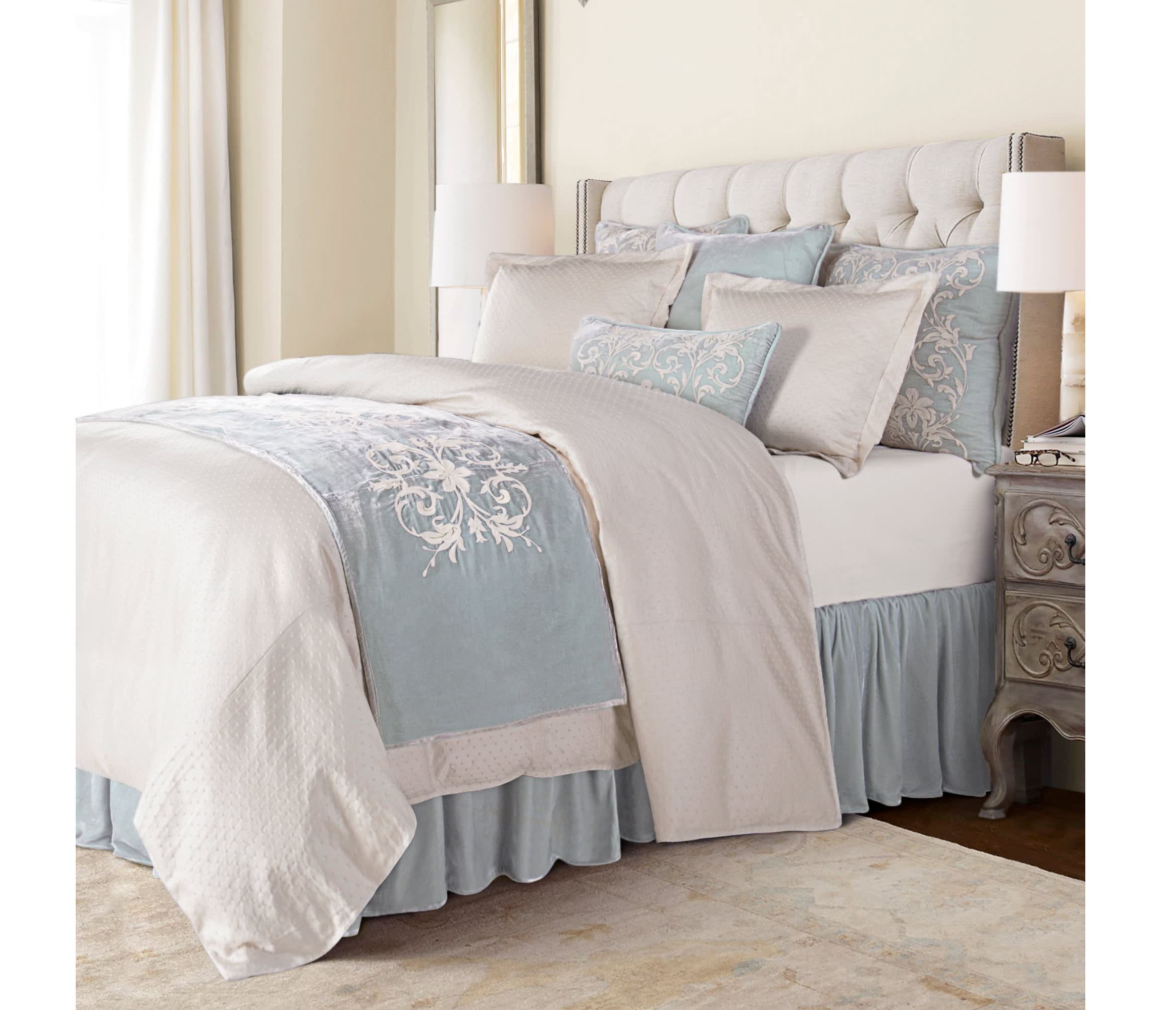 Belle Comforter Set