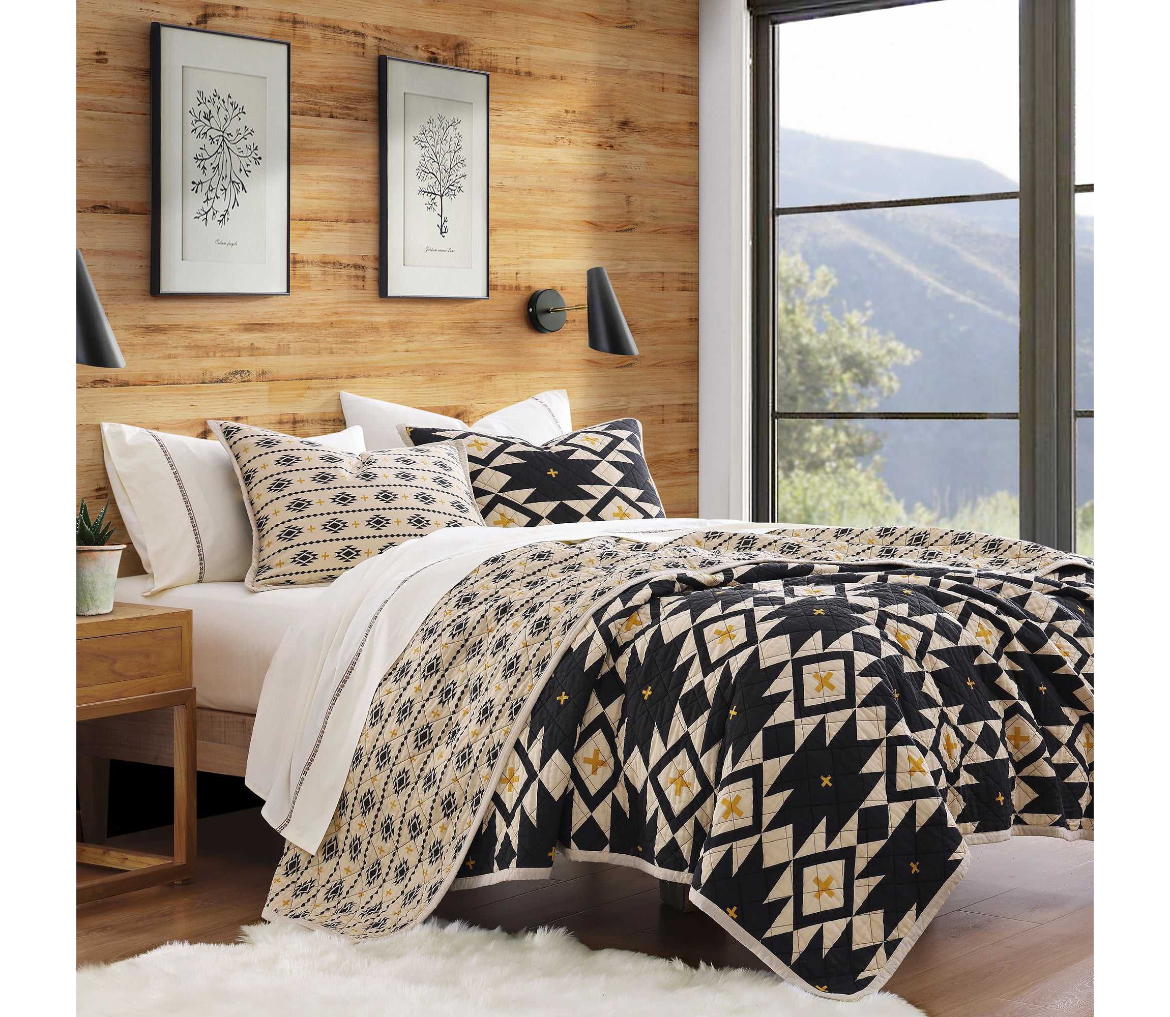 Paseo Road High Desert Reversible Aztec Southwestern Rustic Bedding 3 Piece Quilt Set