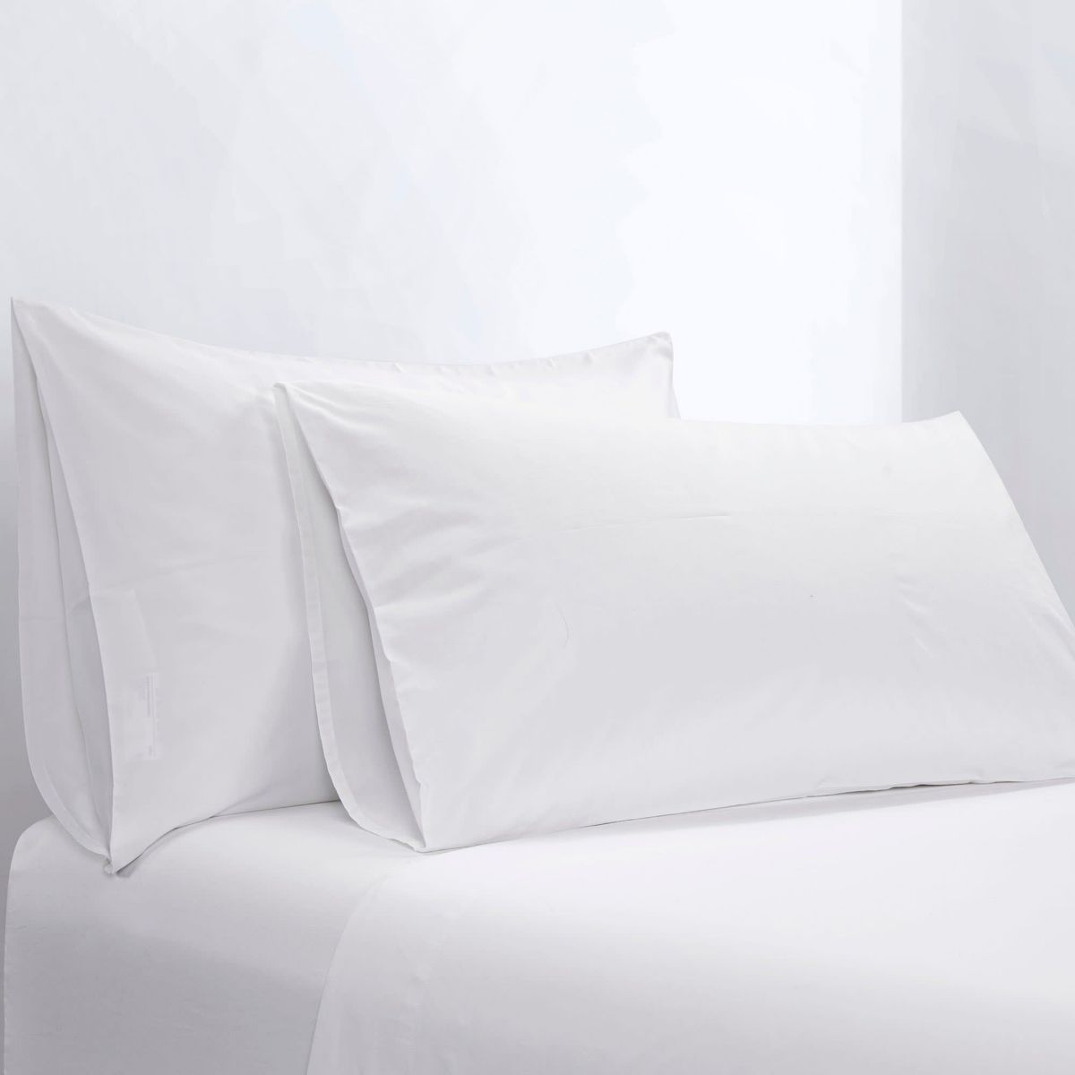 Saturday Linens by HiEnd Accents Vesper 350TC Sateen Classic Hotel Style 4 Piece Sheet Set