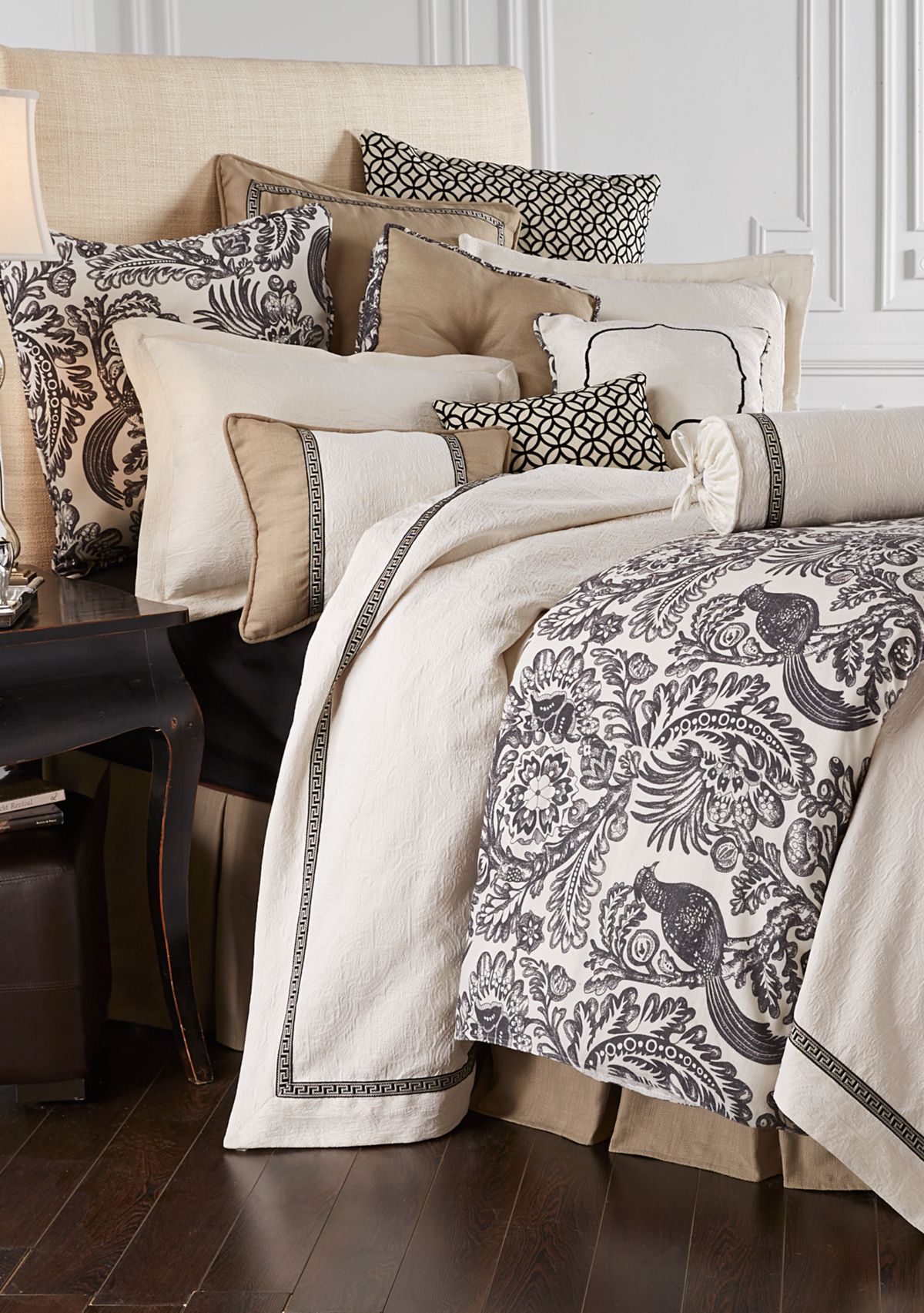 Liza White Matelassé Coverlet Set