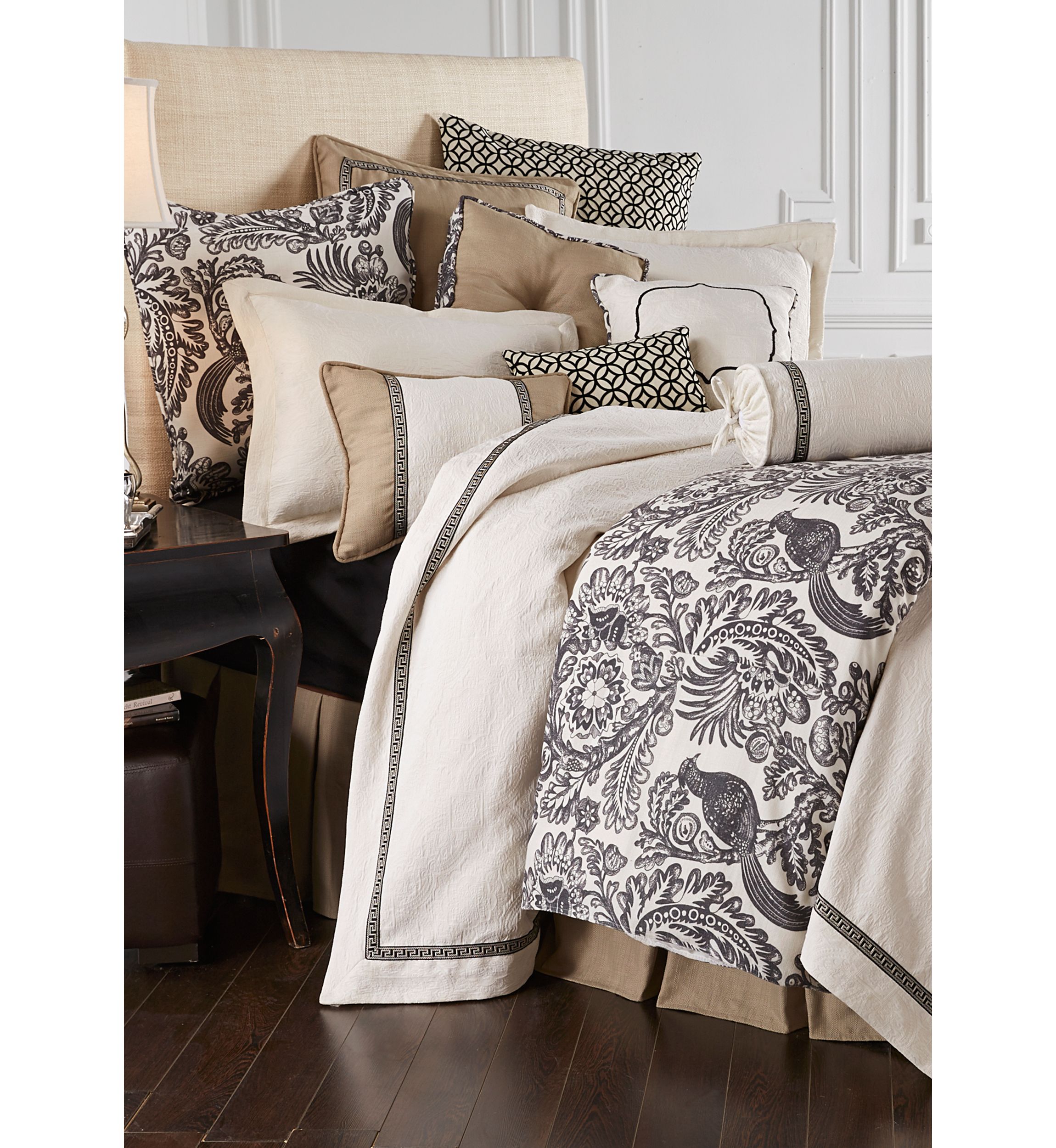 Liza White Matelassé Coverlet Set