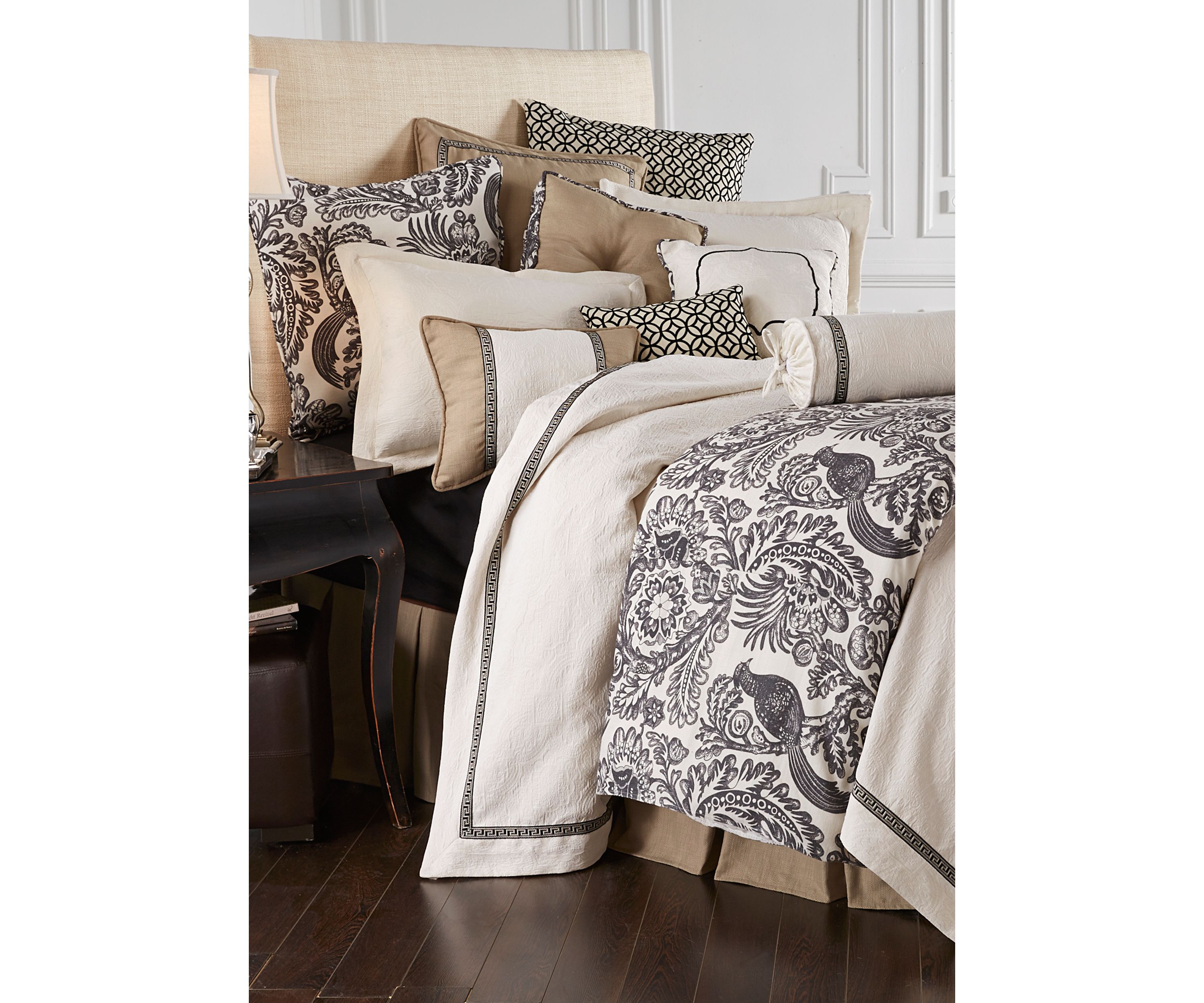 Liza White Matelassé Coverlet Set
