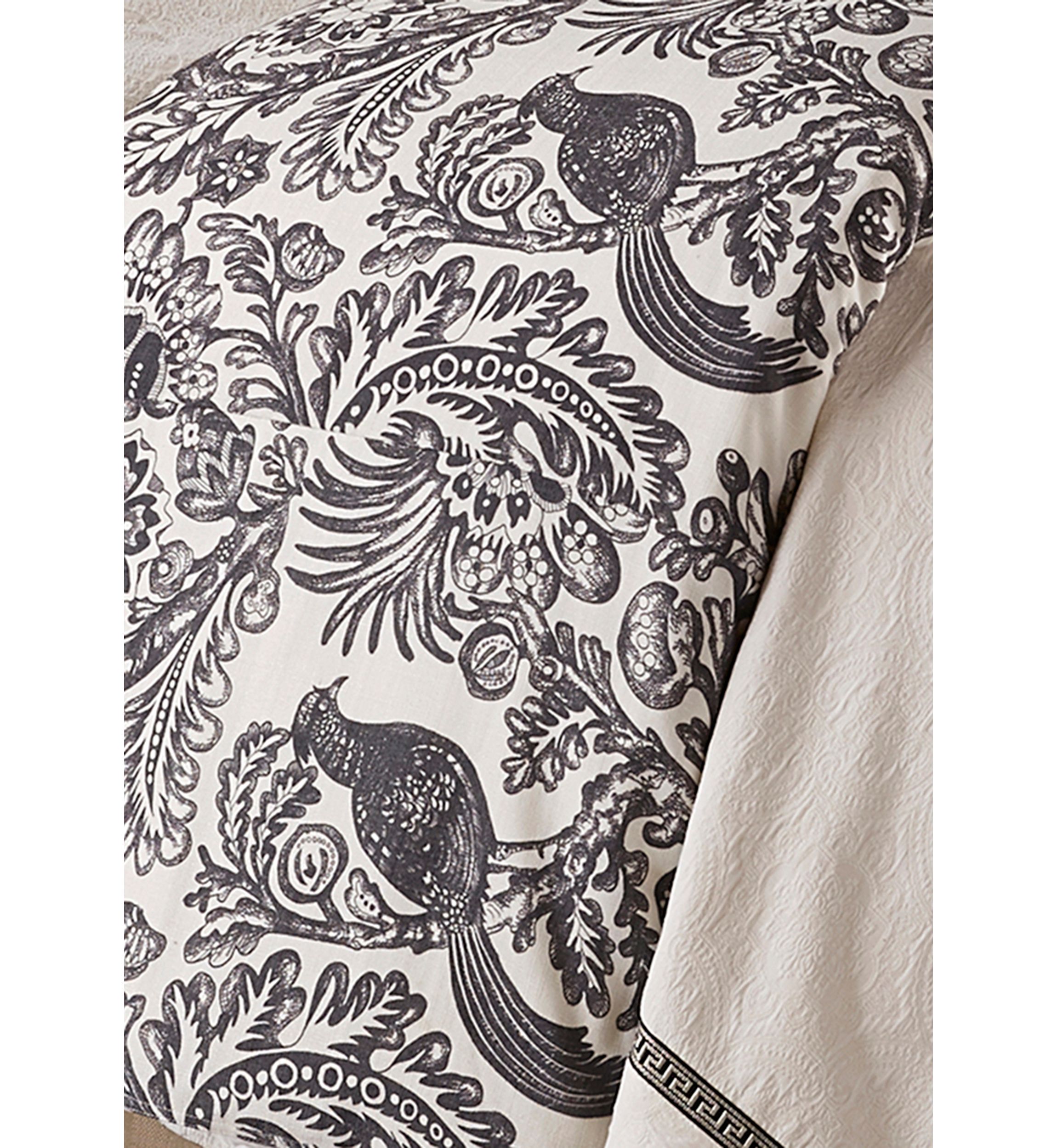 Liza White Matelassé Coverlet Set