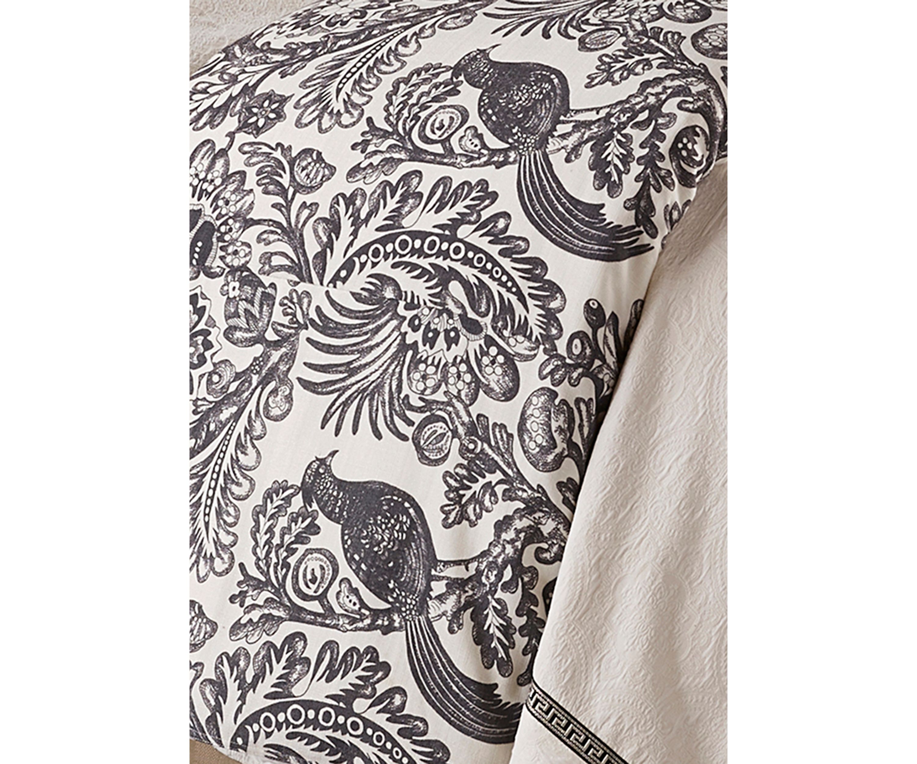 Liza White Matelassé Coverlet Set