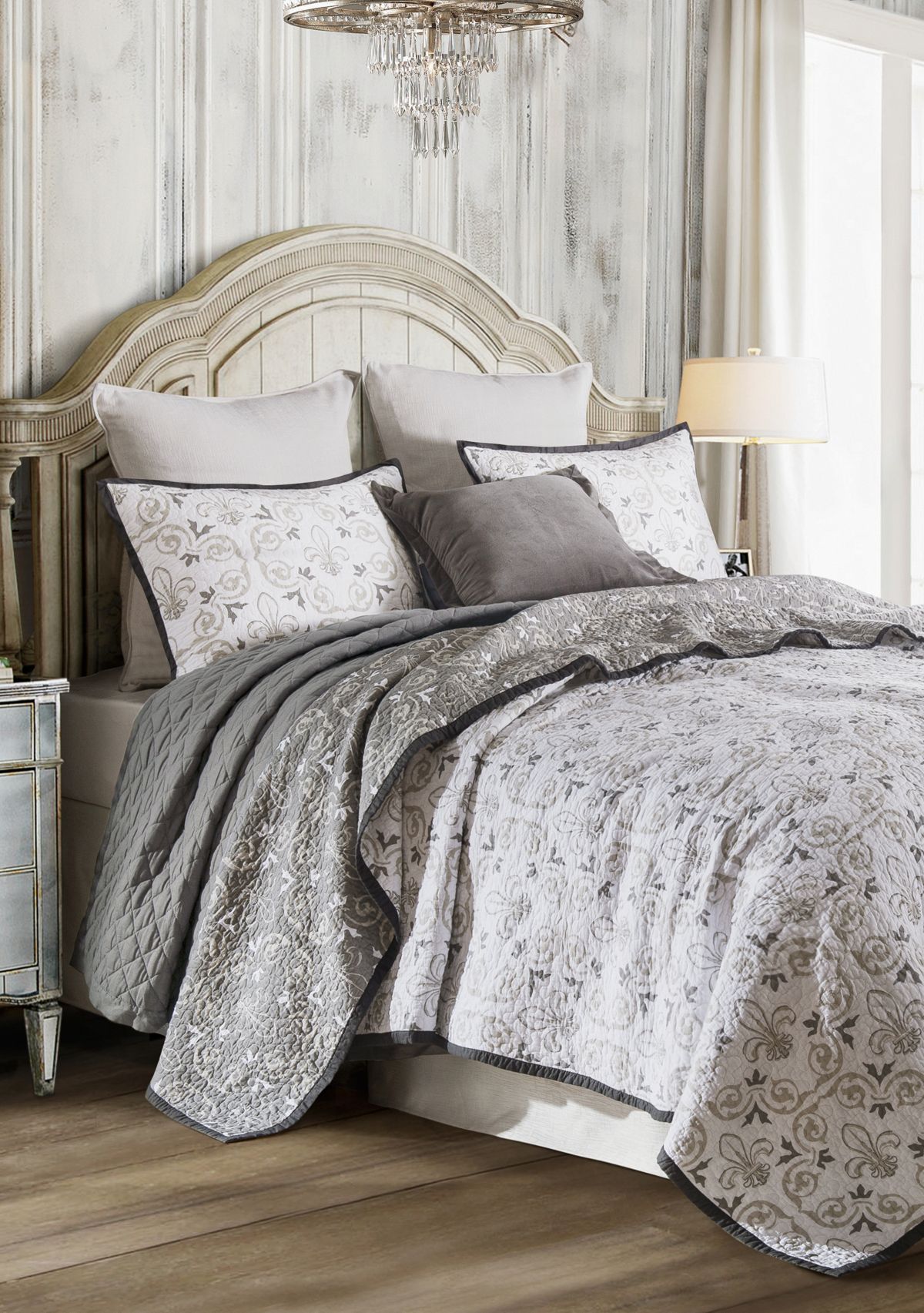 Fleur De Lis Reversible Quilt Set