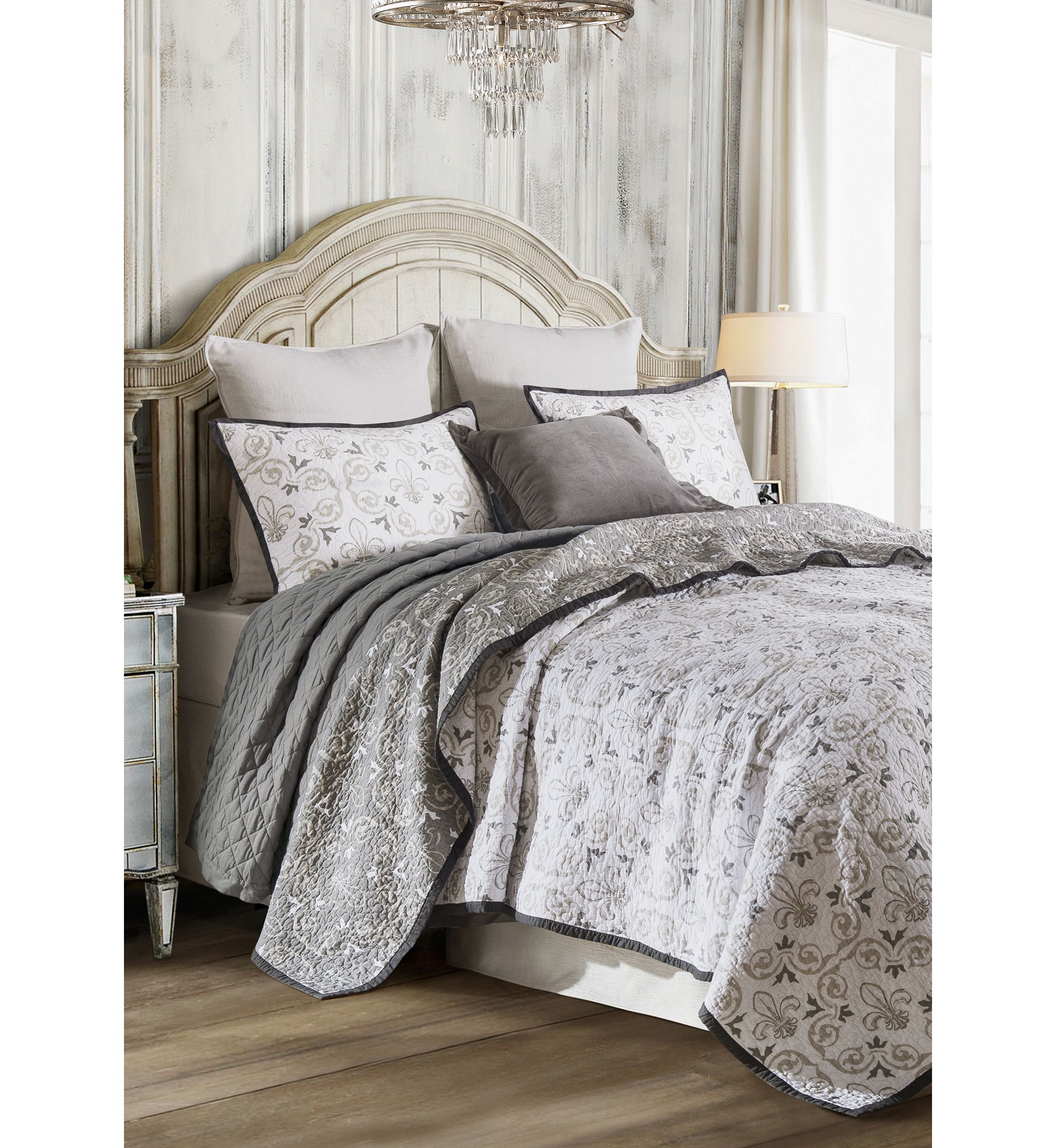 Fleur De Lis Reversible Quilt Set