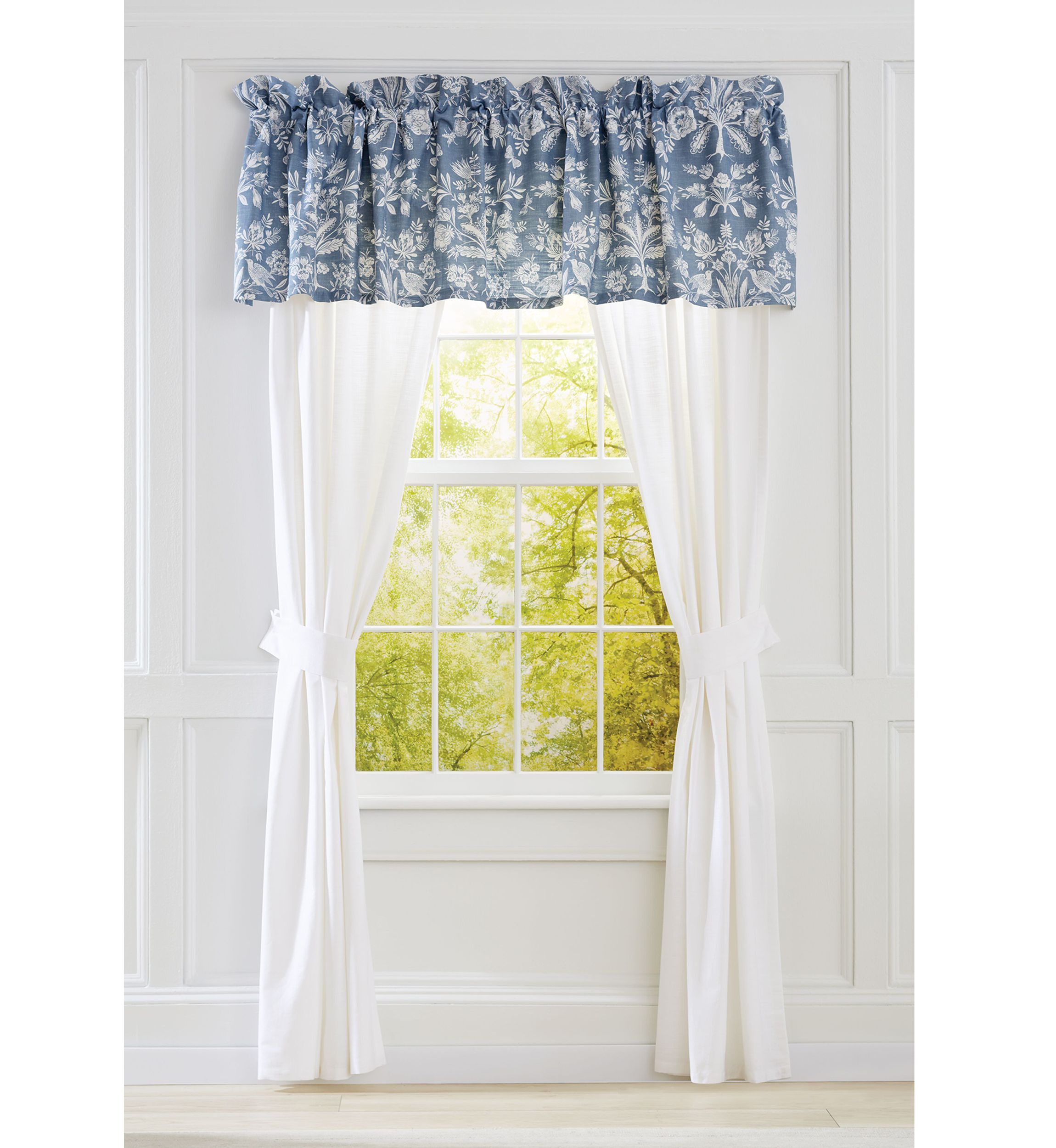 Avia Valance