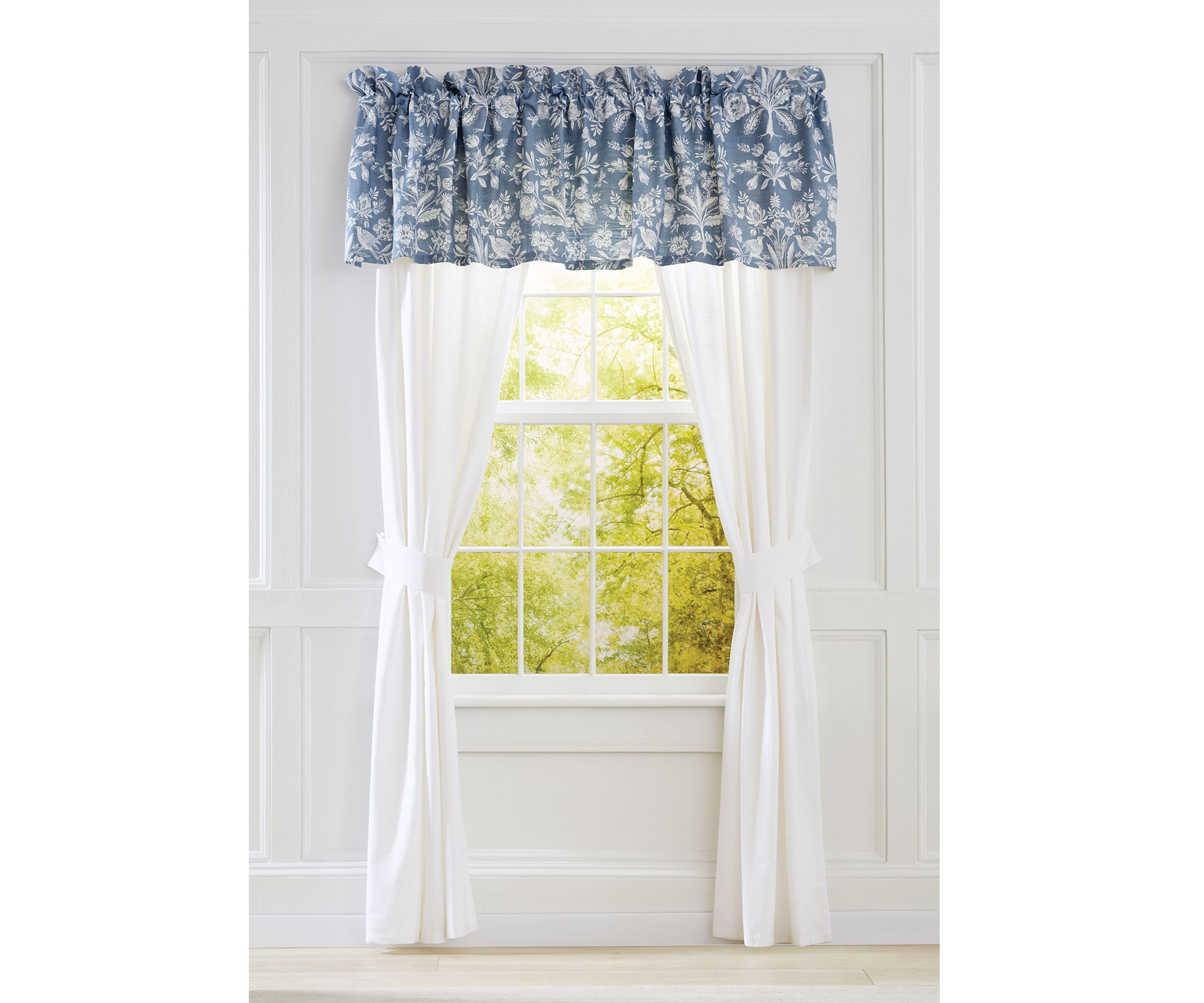 Avia Valance